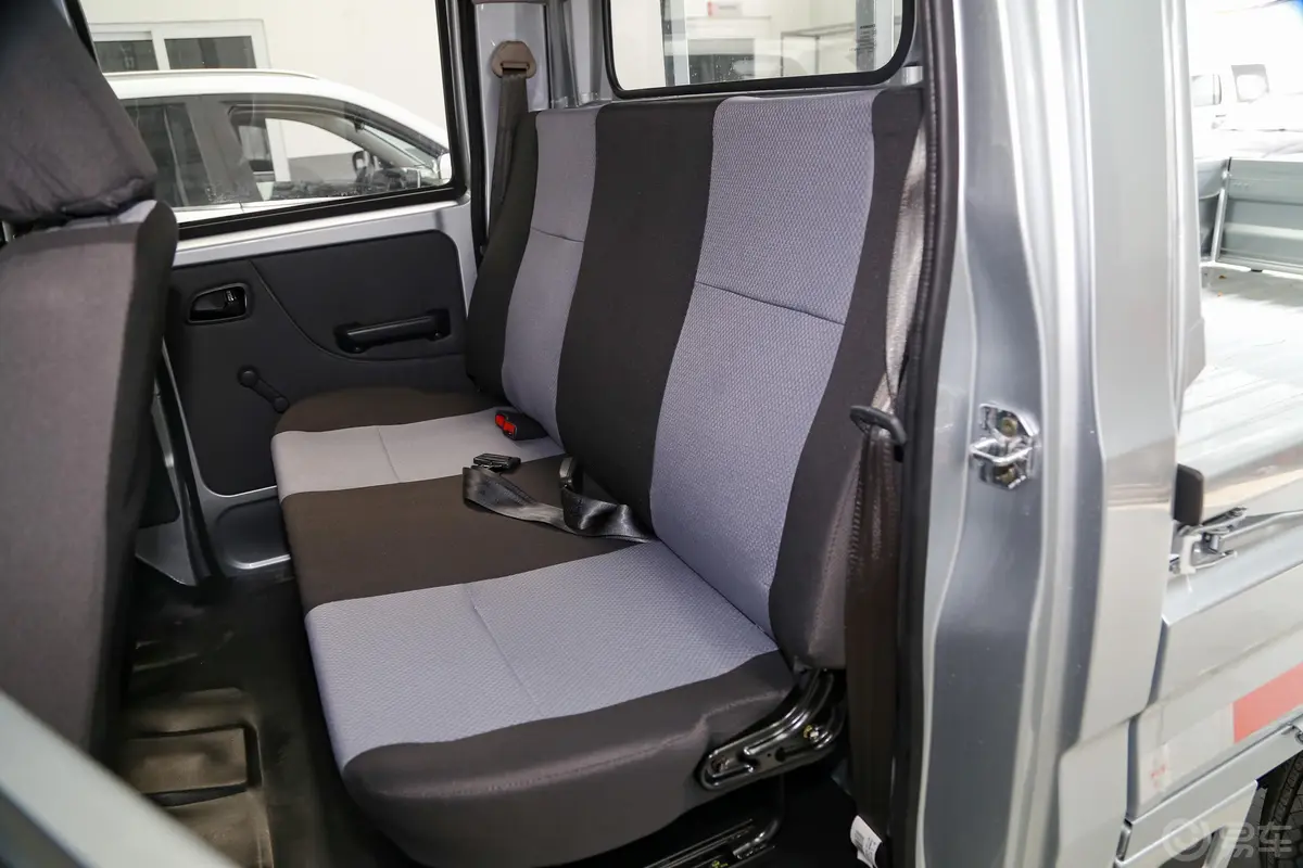 长安星卡1.5L 双排 货车标准版后排座椅