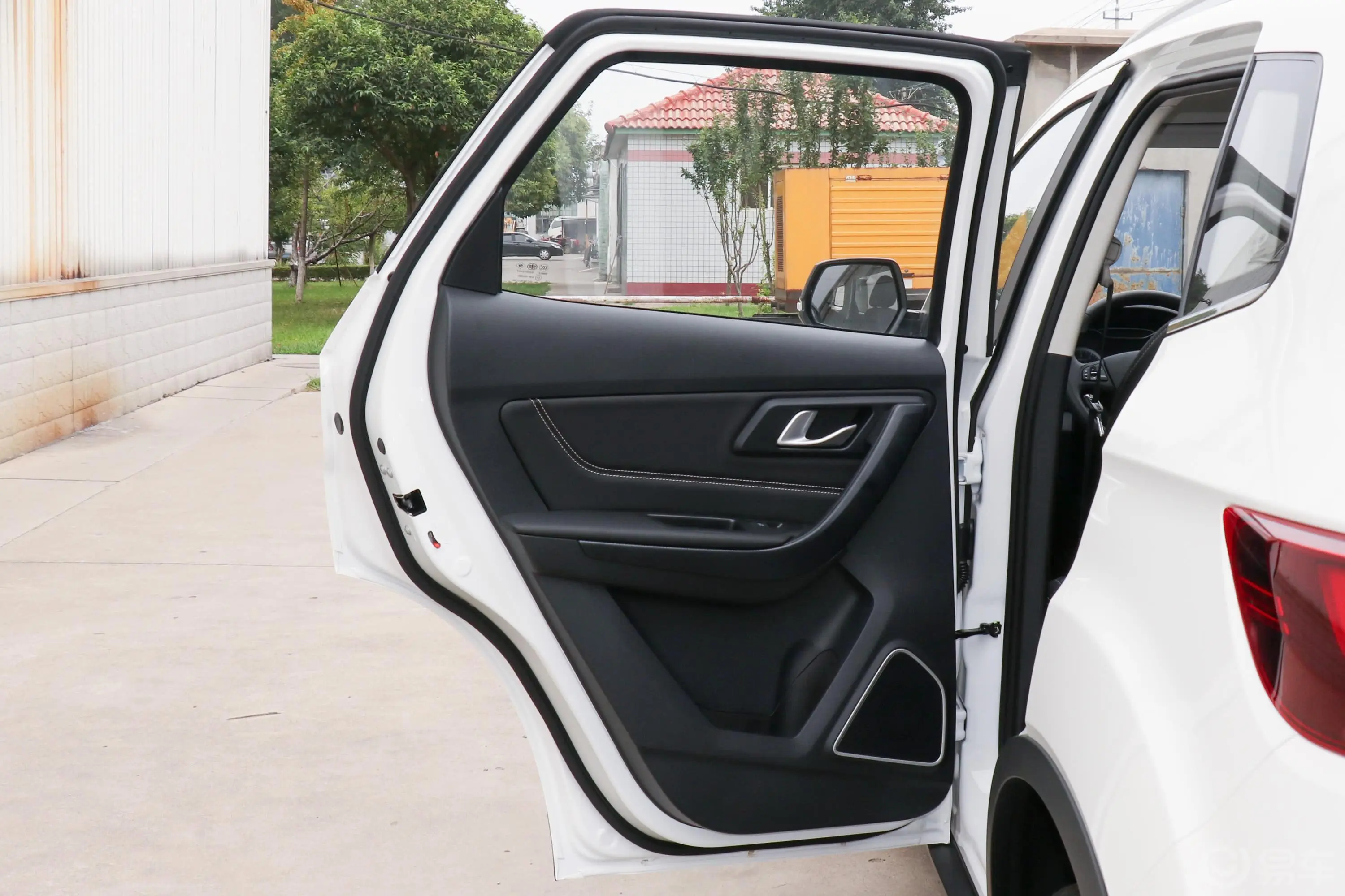 奔腾X401.6L 手动 舒适型 国VI驾驶员侧后车门