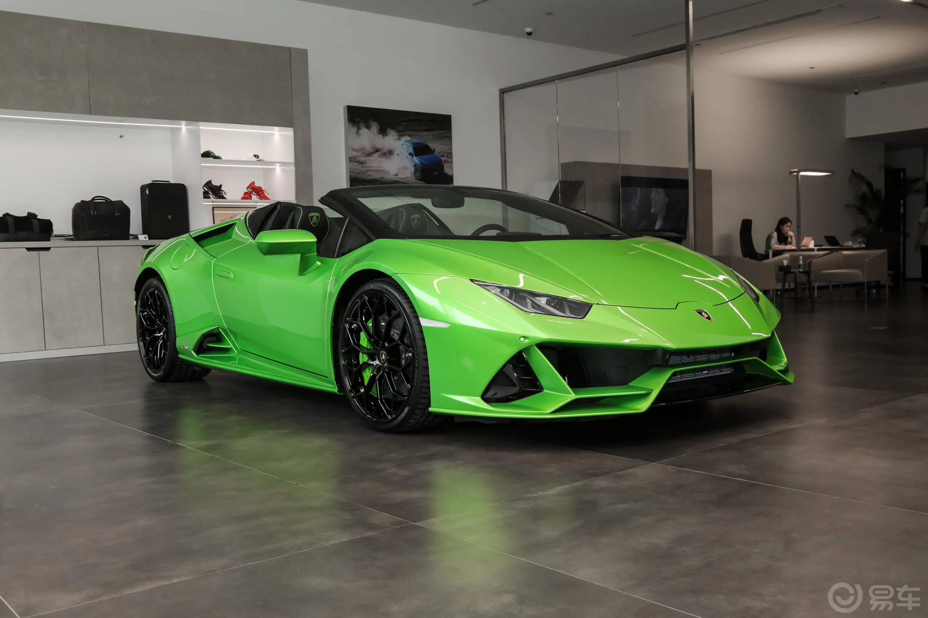 Huracán5.2L EVO Spyder胎压信息铭牌