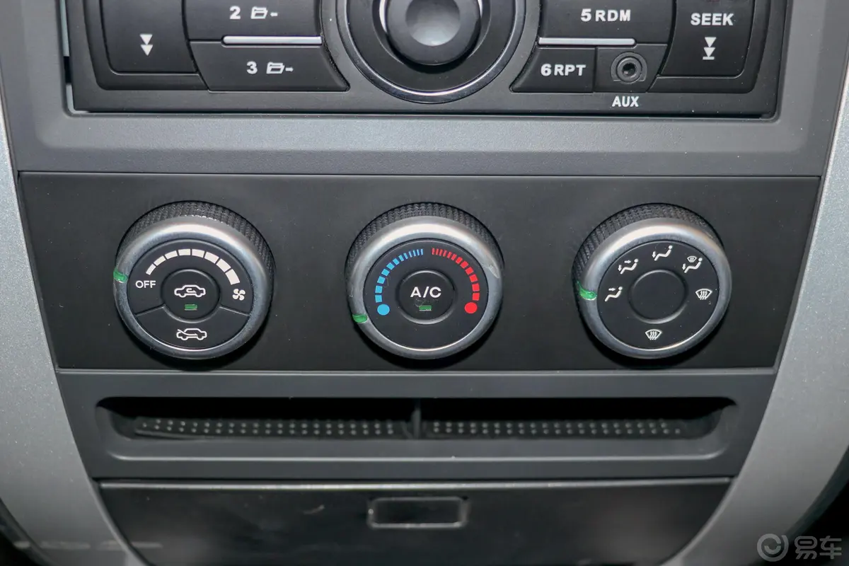 拓陆者E370周年 2.8T 手动 两驱 标箱高底盘 舒适版 柴油空调