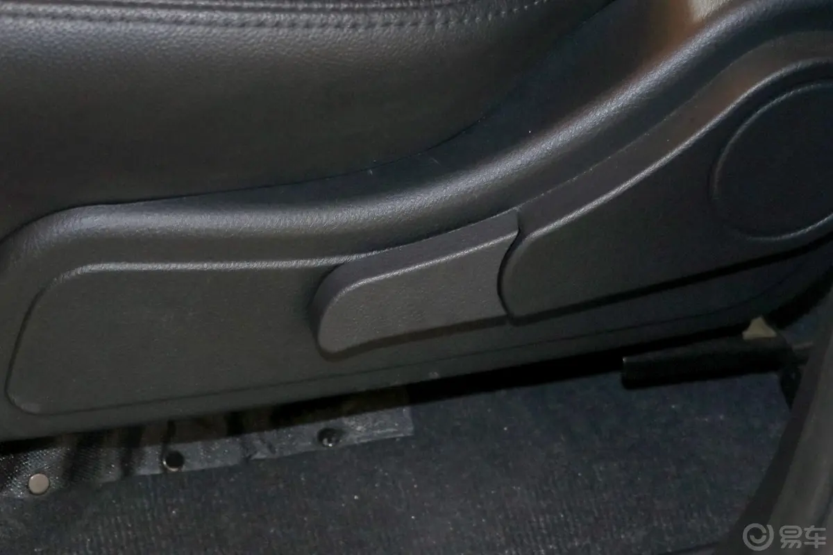 拓陆者E370周年 2.8T 手动 两驱 标箱高底盘 舒适版 柴油内饰