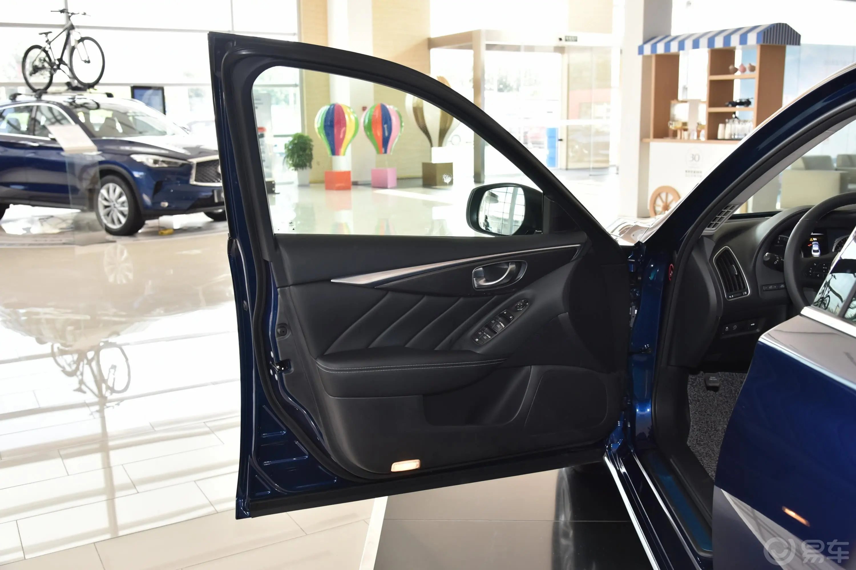 英菲尼迪Q50L2.0T 舒适版 国VI驾驶员侧前车门