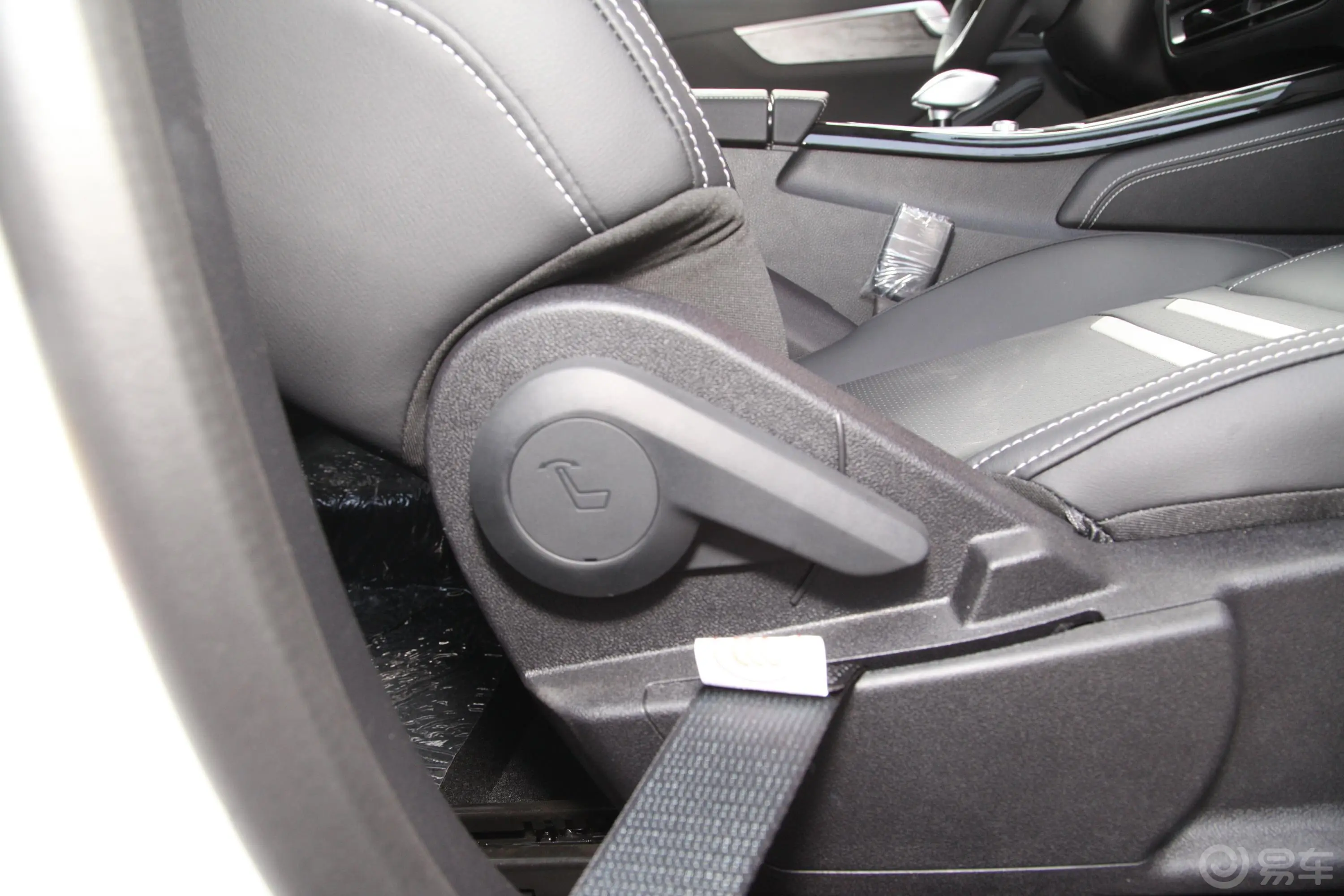 秦Pro新能源EV 超能版 高功率版 智联领享型副驾座椅调节