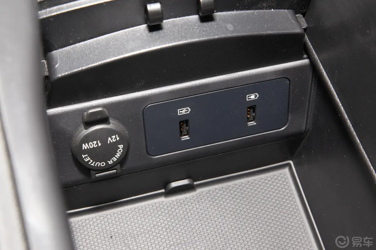 秦Pro新能源EV 超能版 高功率版 智联领享型前排扶手箱储物格