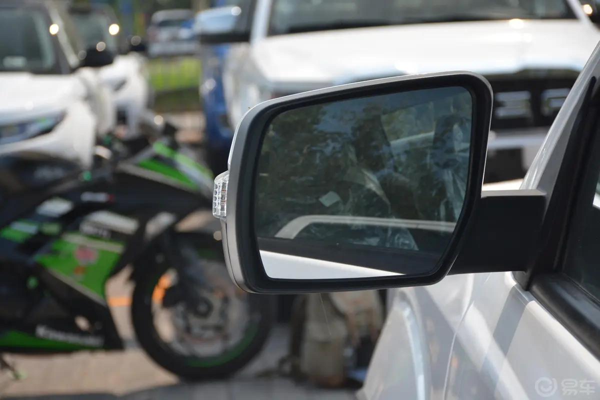 黄海·威龙2.4T 手自一体 两驱 运动版 汽油后视镜镜面