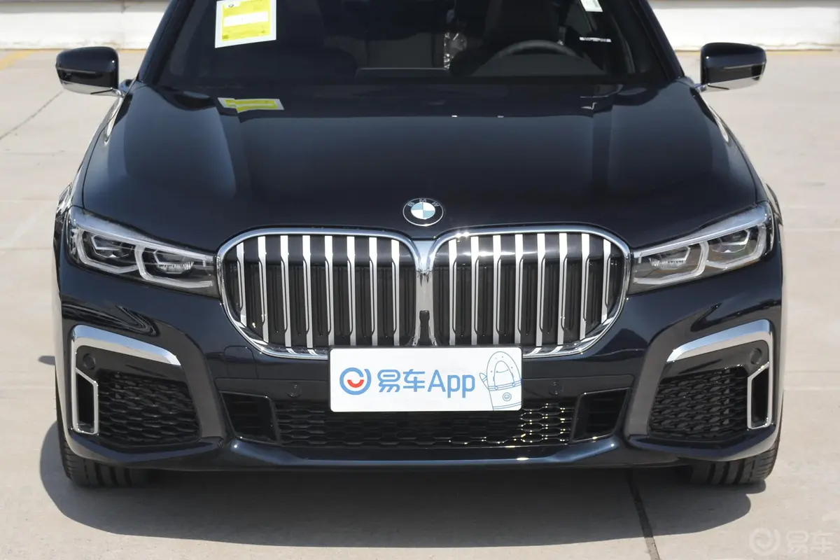 宝马7系740Li 领先型 M运动套装外观