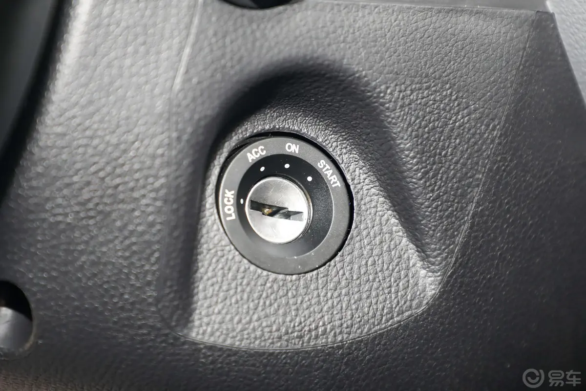 新途EV80230km 物流车长轴高顶钥匙孔或一键启动按键