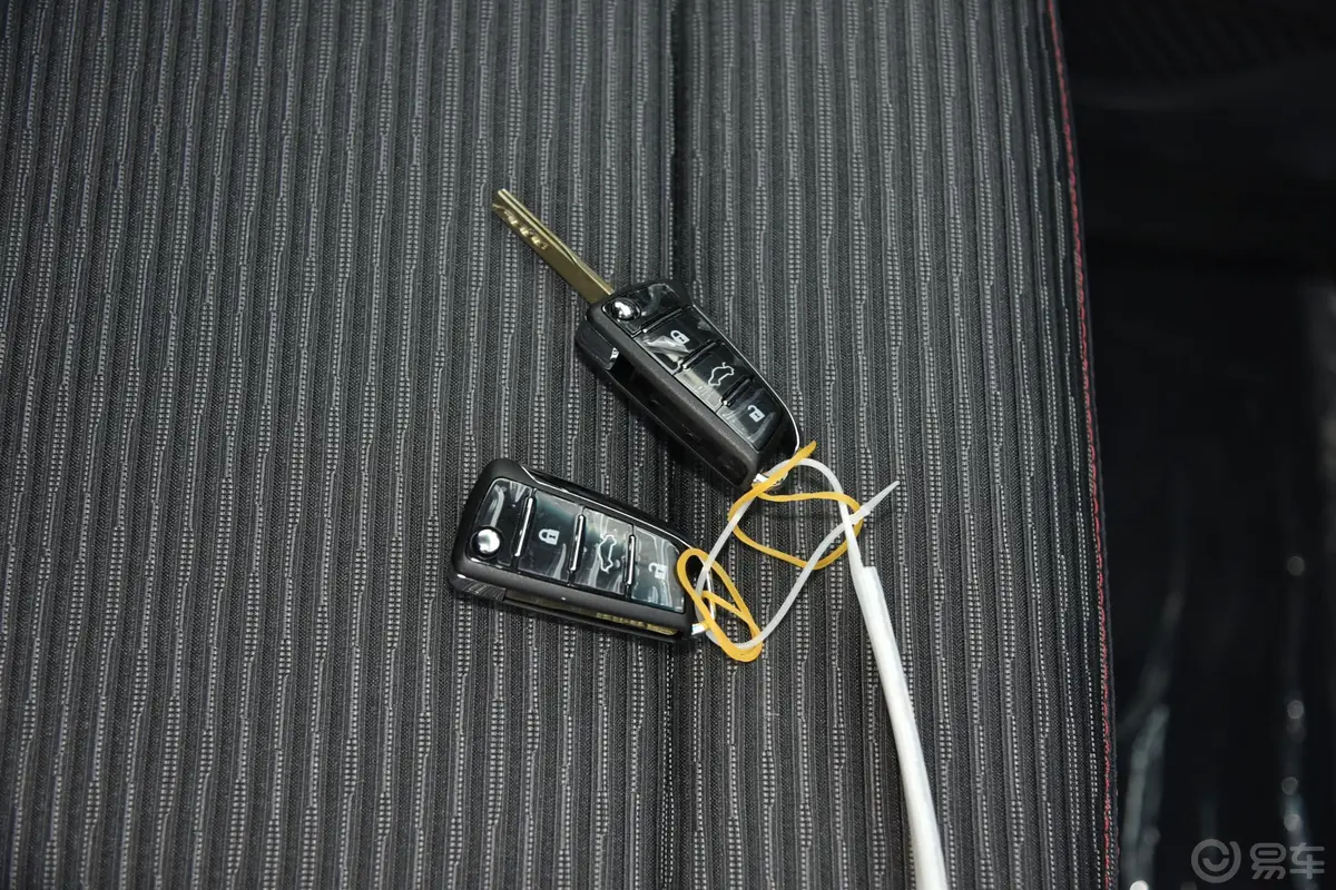 瑞风S71.5T 双离合 安全型 5座 国VI钥匙正面