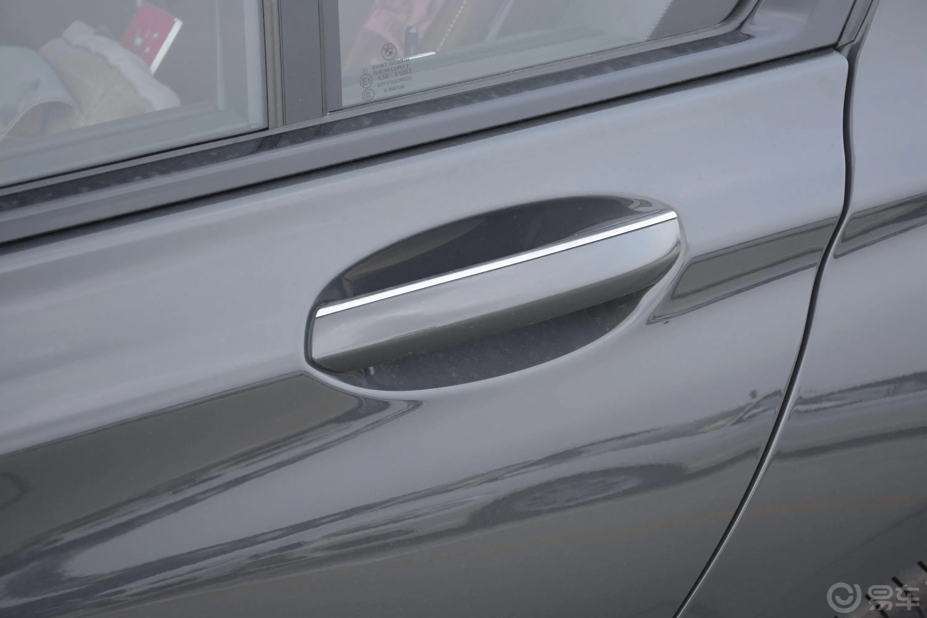 宝马7系M760Li xDrive V12 运动套装驾驶员侧后门把手