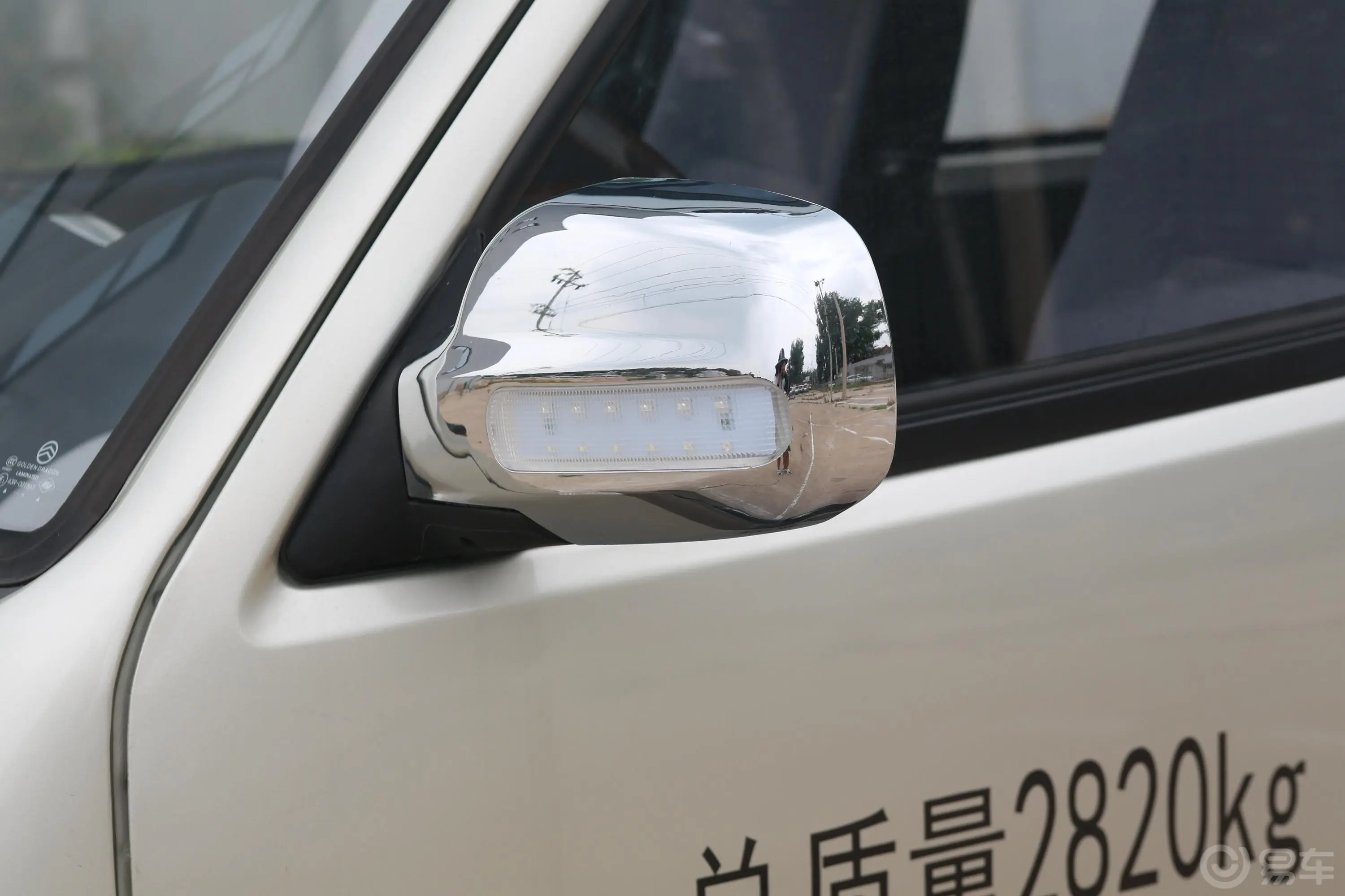 金旅海狮厢货 2.0L V20主驾驶后视镜背面