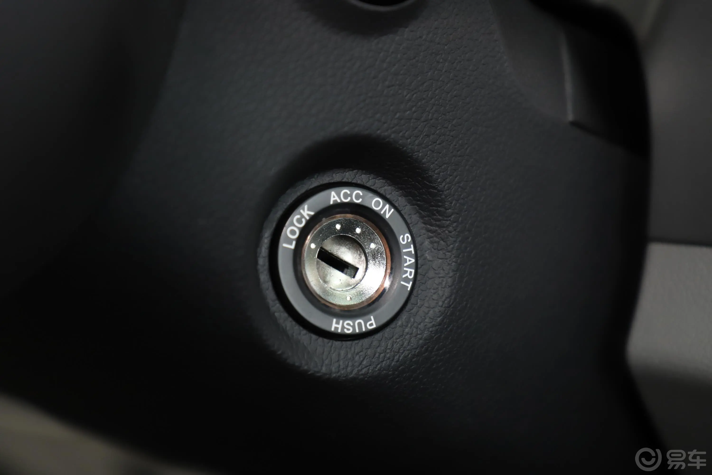 瑞风M4悦享系列 2.0L 手动 商务型 汽油 国VI钥匙孔或一键启动按键