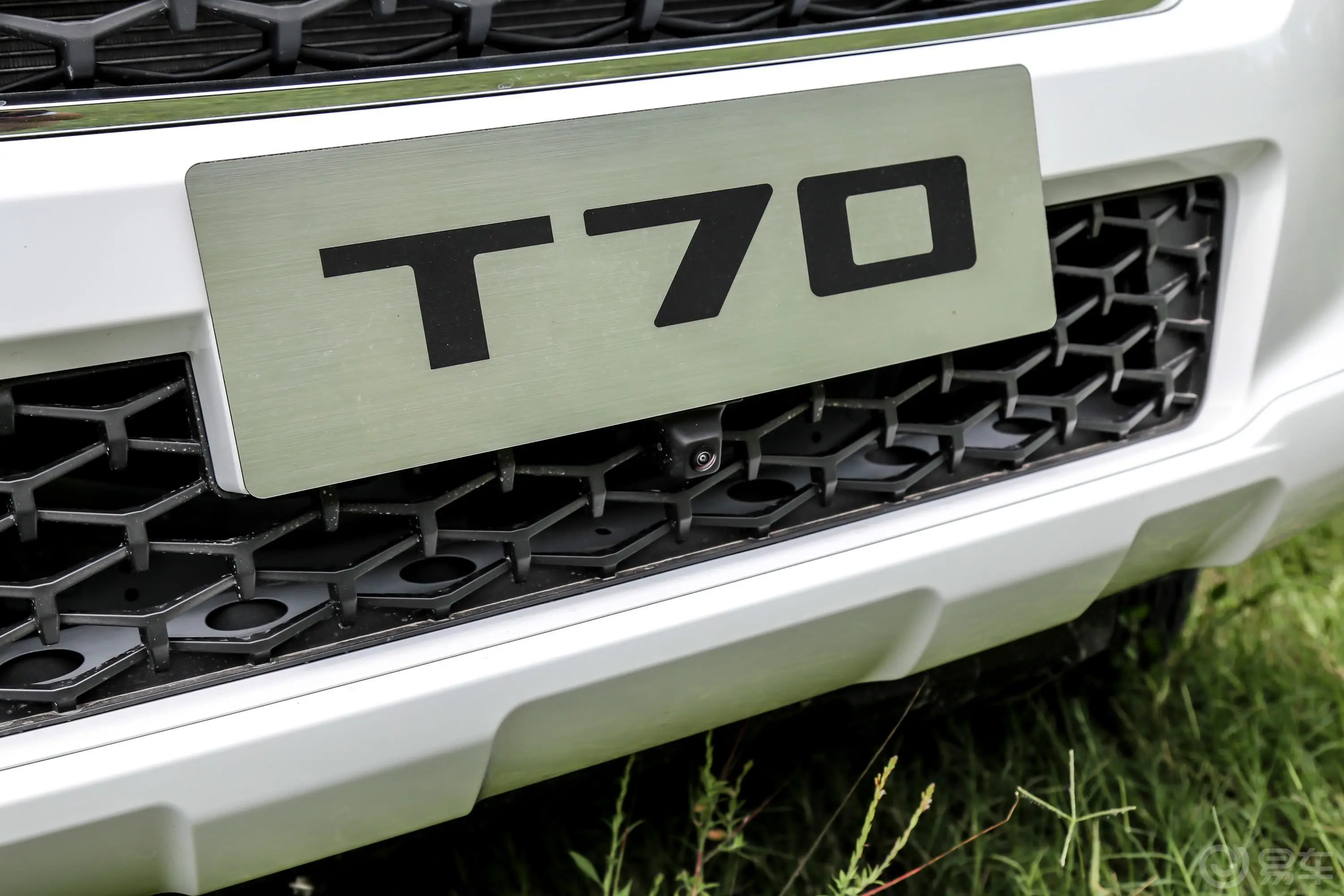 大通T702.0T 手自一体 四驱 长厢高底盘 旗舰版外观