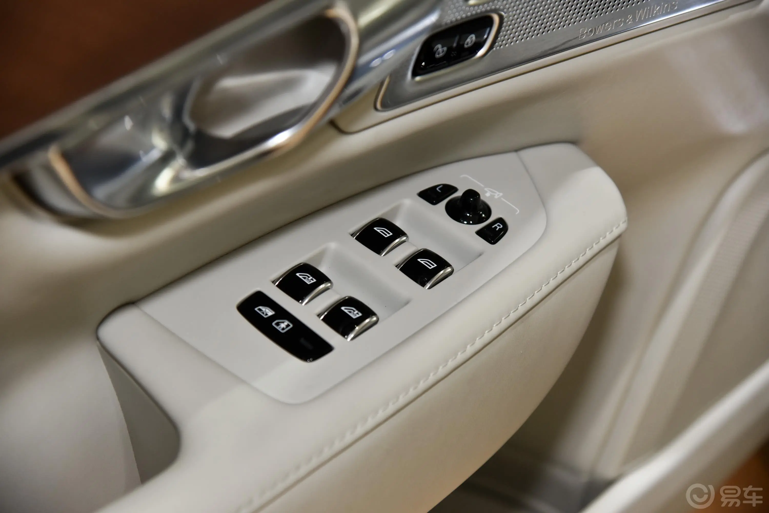沃尔沃S90新能源T8 Ambience 3座车窗调节整体