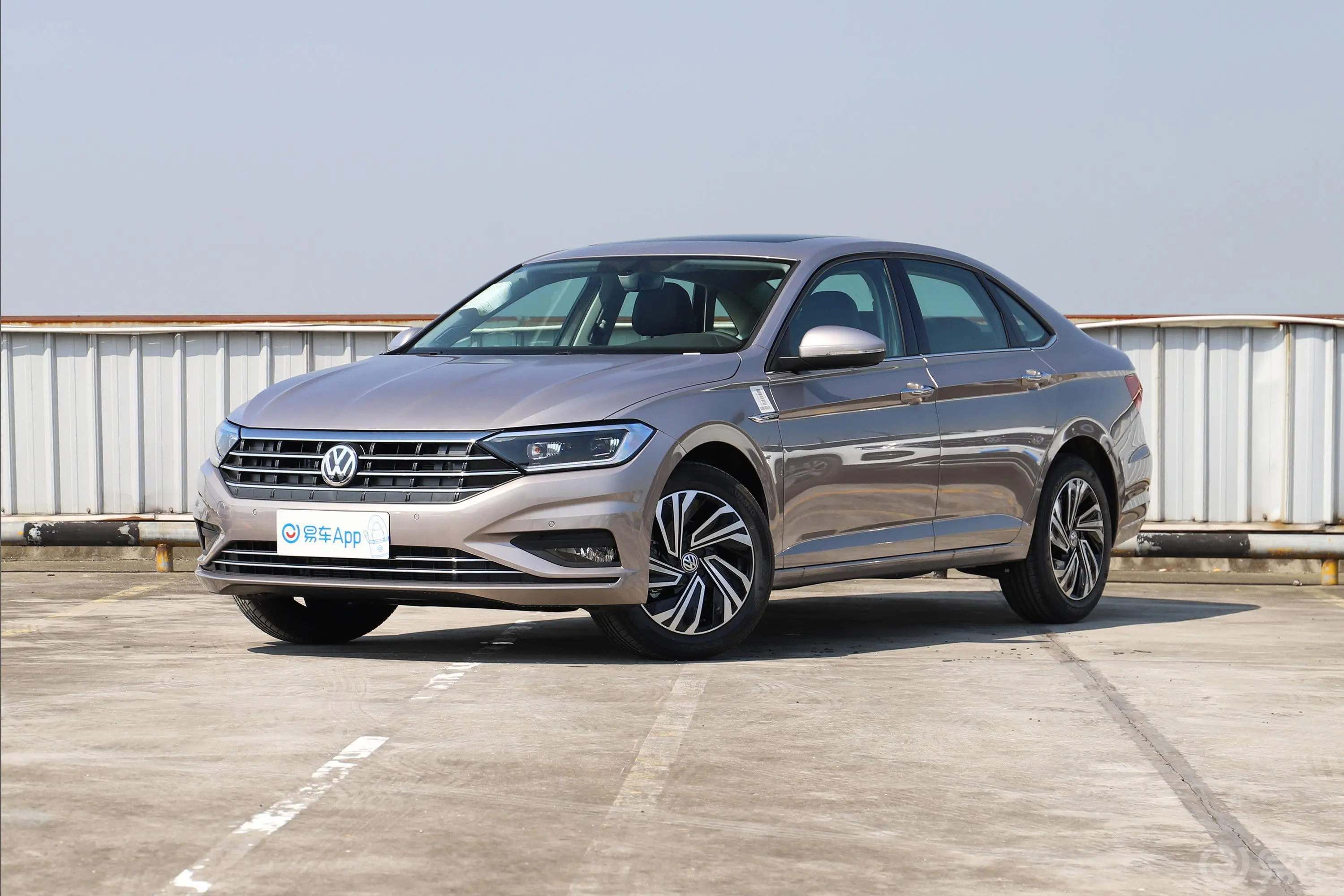 速腾280TSI 双离合 豪华型 国VI侧前45度车头向左水平