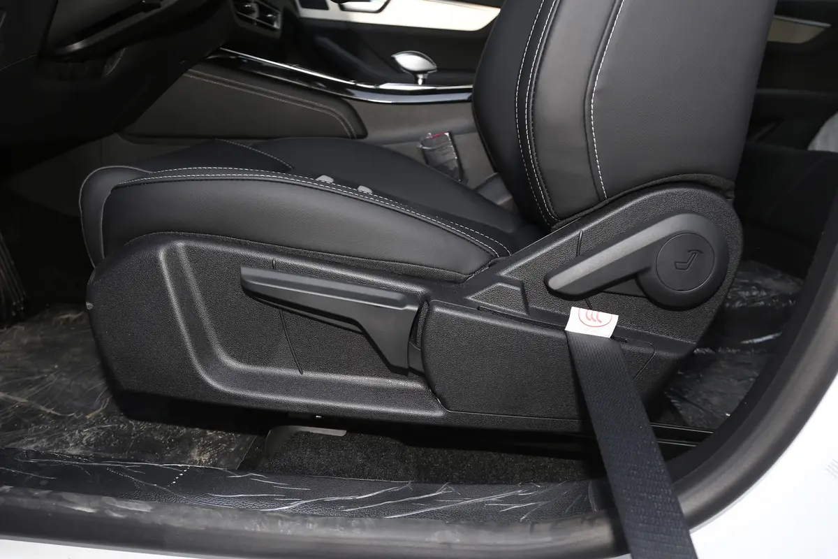 秦Pro新能源EV 超能版 标准版 智联领尚型主驾座椅调节
