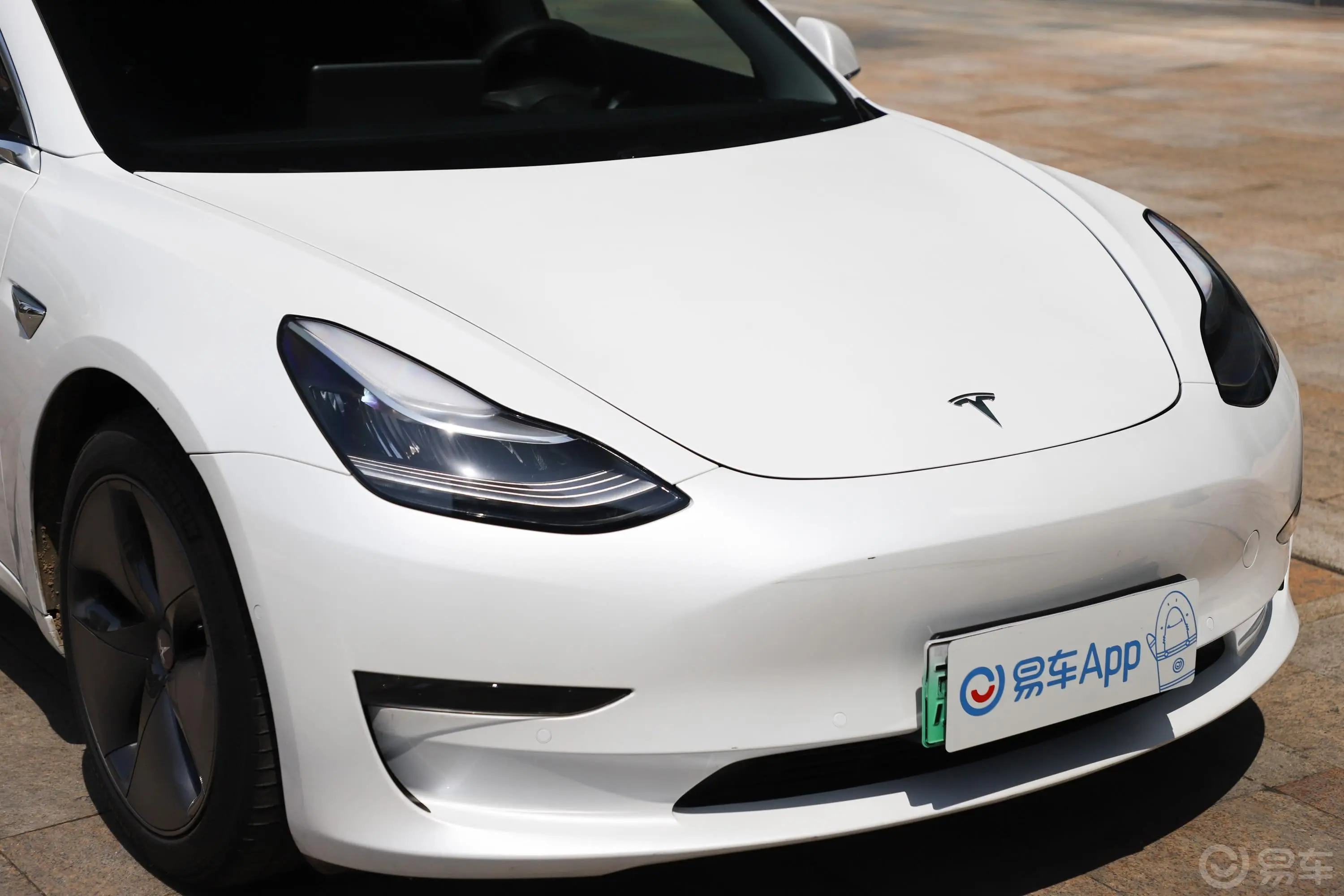 Model 3(进口)长续航全轮驱动版外观