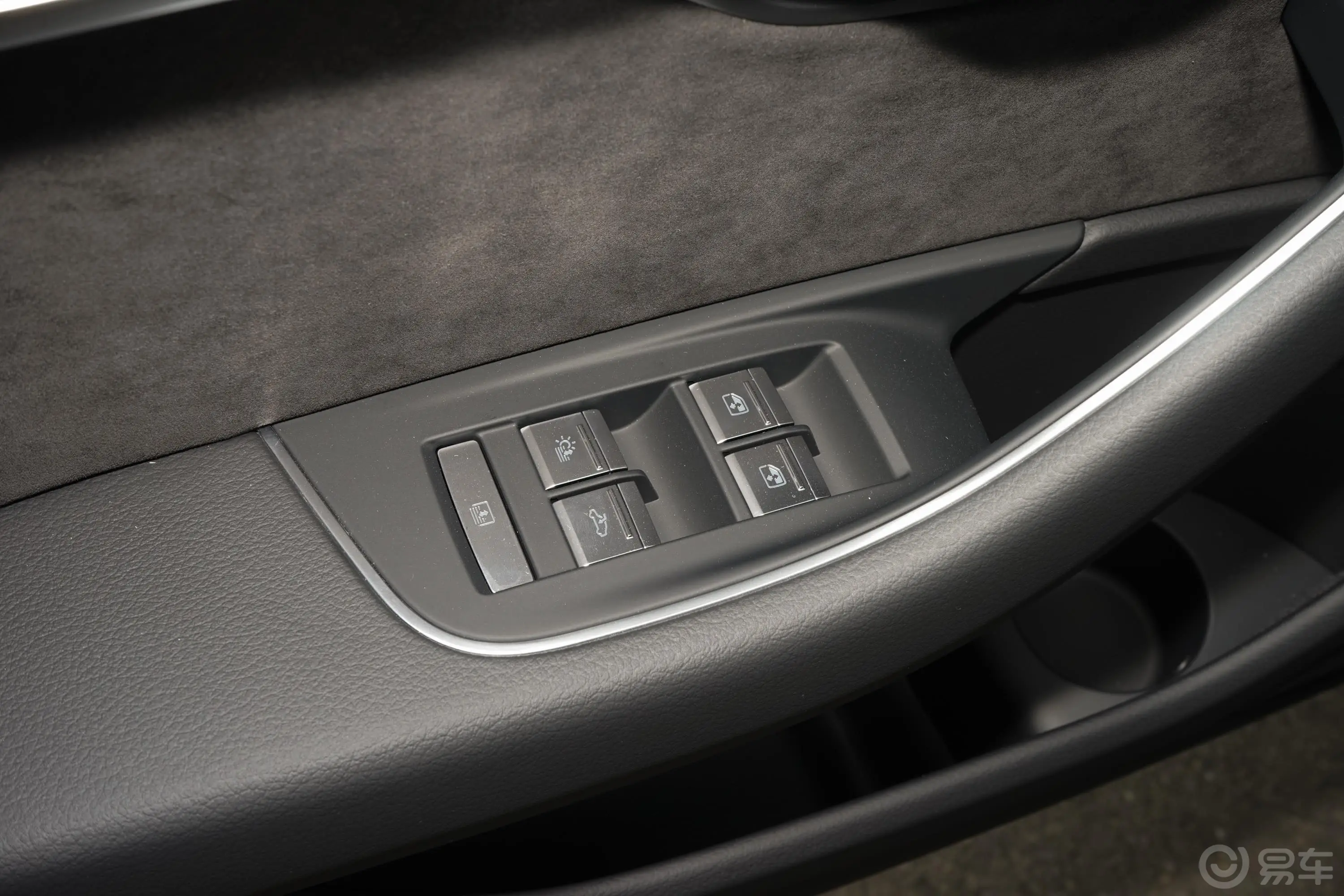 奥迪A8Plus A8L 50 TFSI quattro 舒适型后车窗调节
