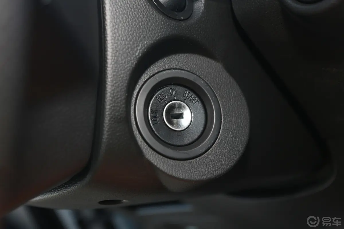 五菱宏光S31.5T 手动 标准型 国VI钥匙孔或一键启动按键