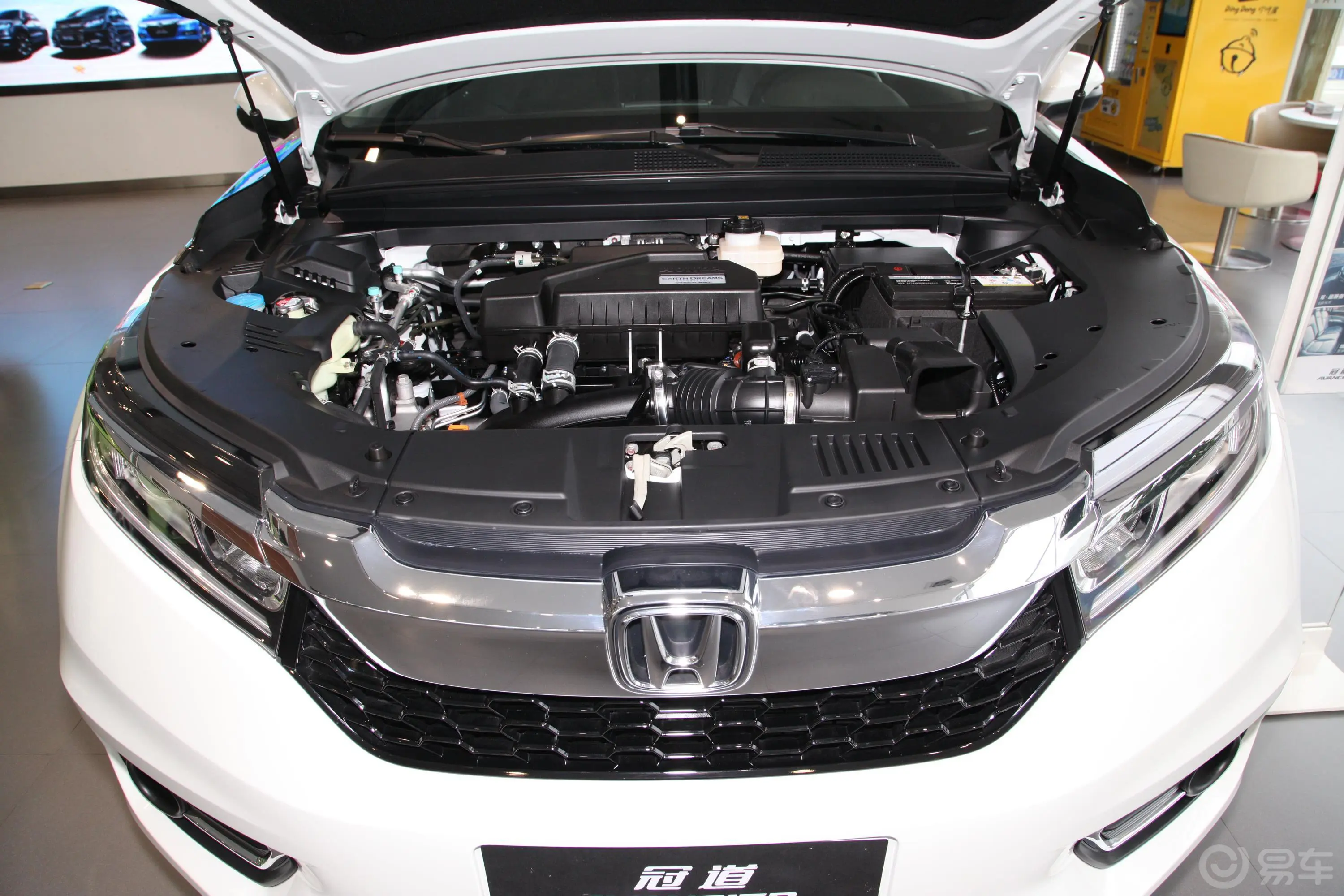 冠道240TURBO CVT 两驱 豪华版 国VI发动机舱整体