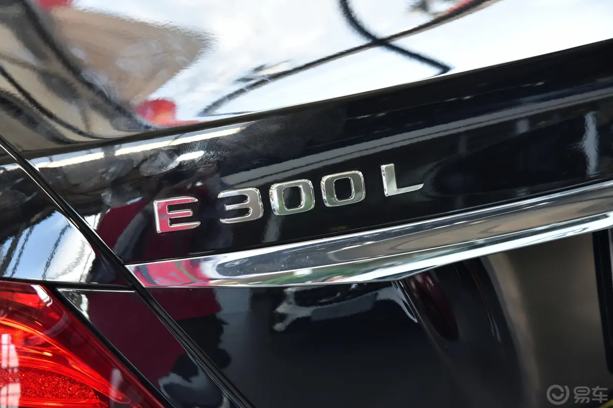 奔驰E级E 300 L 豪华版 运动轿车外观