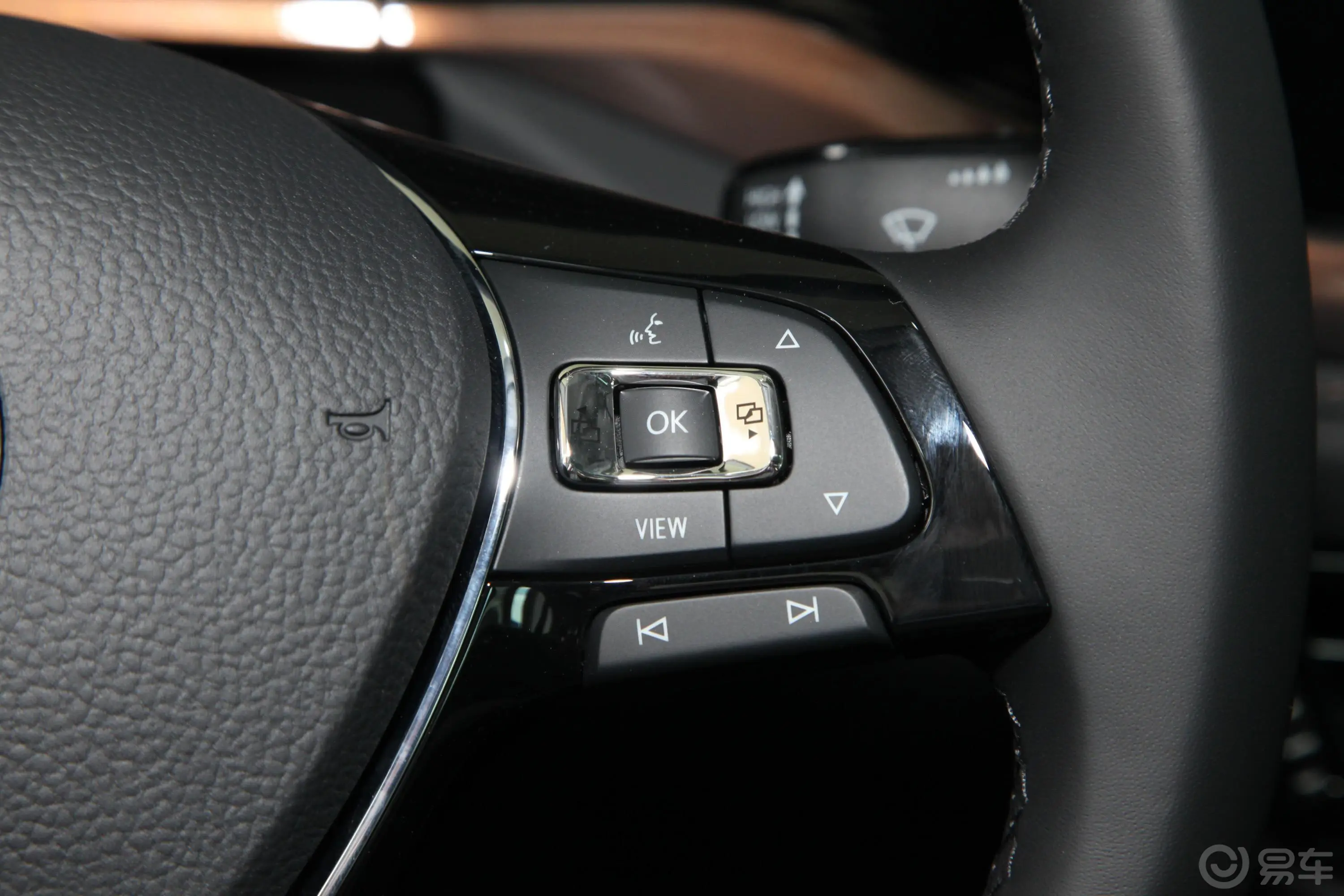 途岳280TSI 双离合 两驱 舒适版 国VI右侧方向盘功能按键