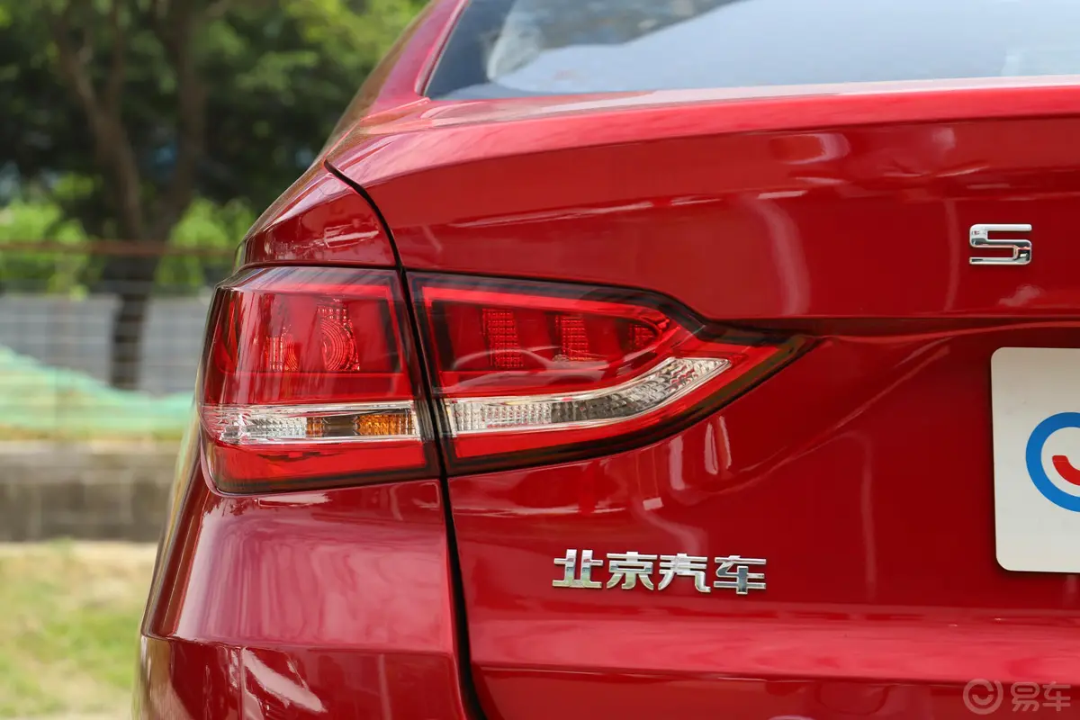 绅宝D501.5L 手动 豪华版 国V外观