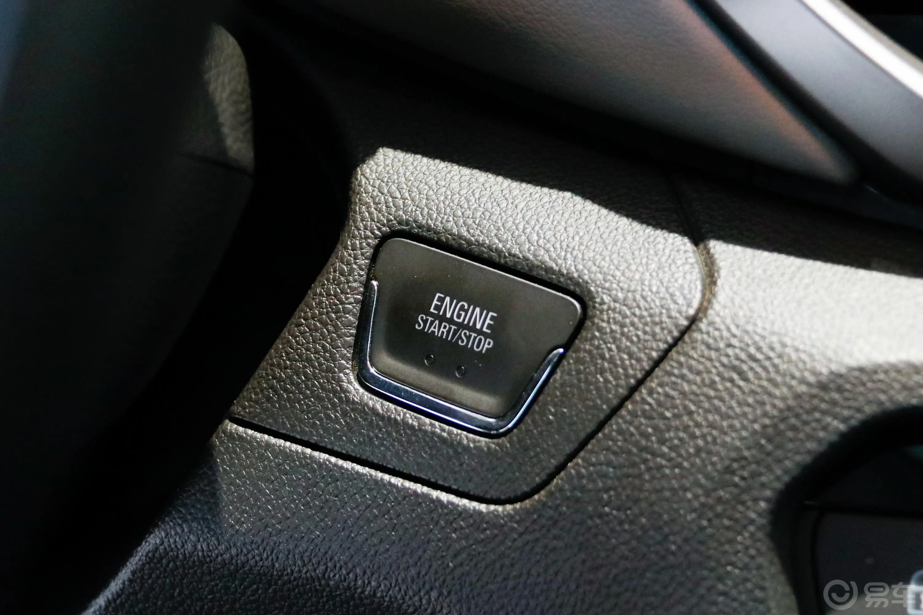沃兰多530T 手自一体 劲享版 7座 国VI钥匙孔或一键启动按键