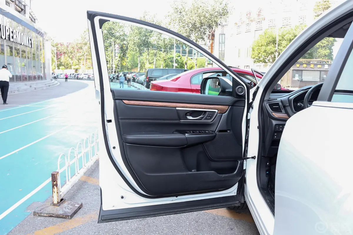 本田CR-V混动 2.0L 四驱 净享版 国VI驾驶员侧前车门