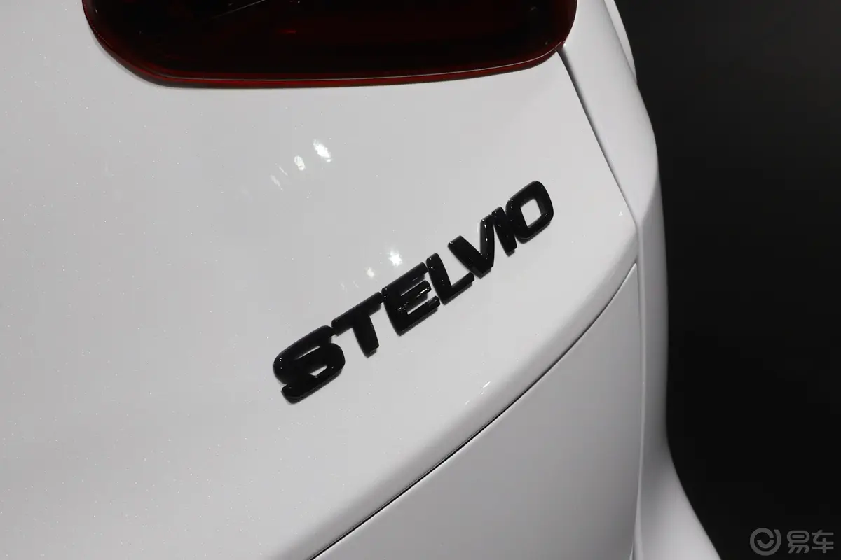 Stelvio斯坦维2.9T 510HP F1限量版外观