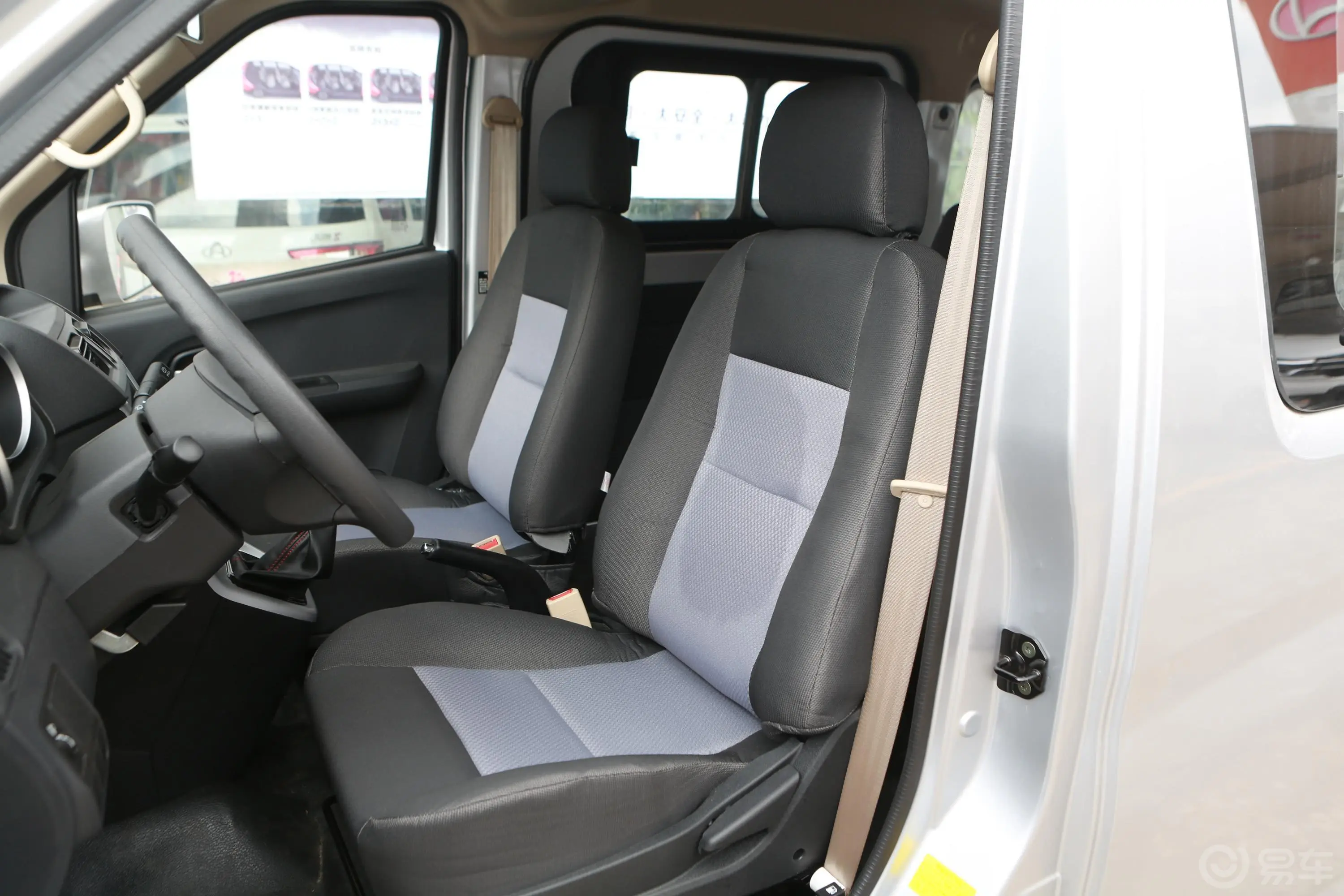 睿行M701.5L 手动 舒适型 对开门 6座 国VI驾驶员座椅