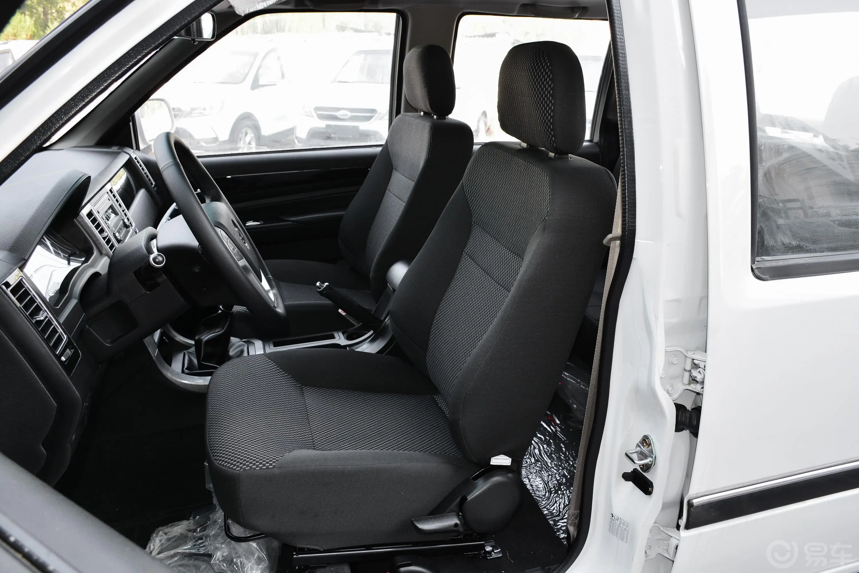 萨普征服者 标箱 2.4L 手动 两驱 舒适版 汽油驾驶员座椅