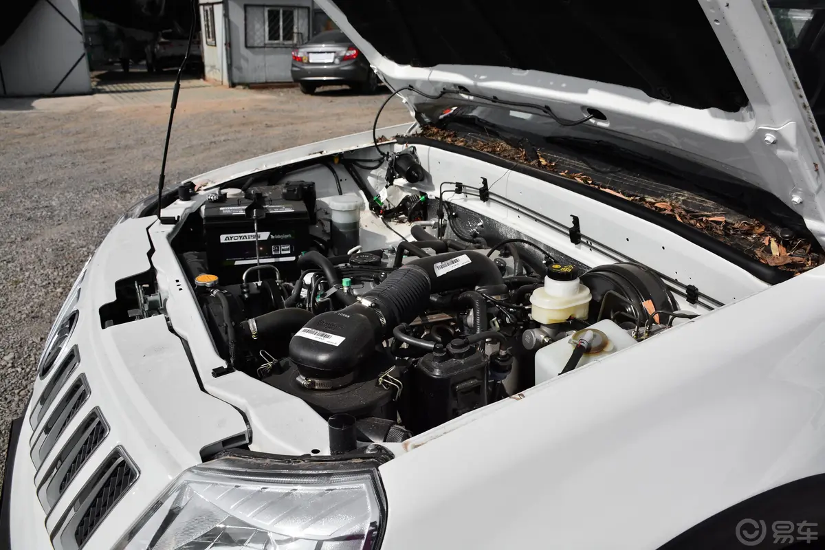 萨普征服者 标箱 2.4L 手动 两驱 舒适版 汽油外观