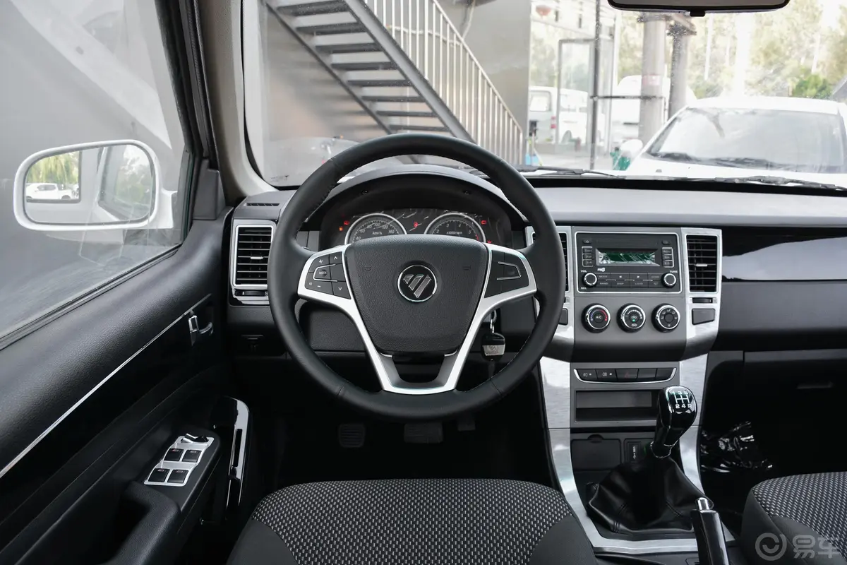 萨普征服者 标箱 2.4L 手动 两驱 舒适版 汽油驾驶位区域
