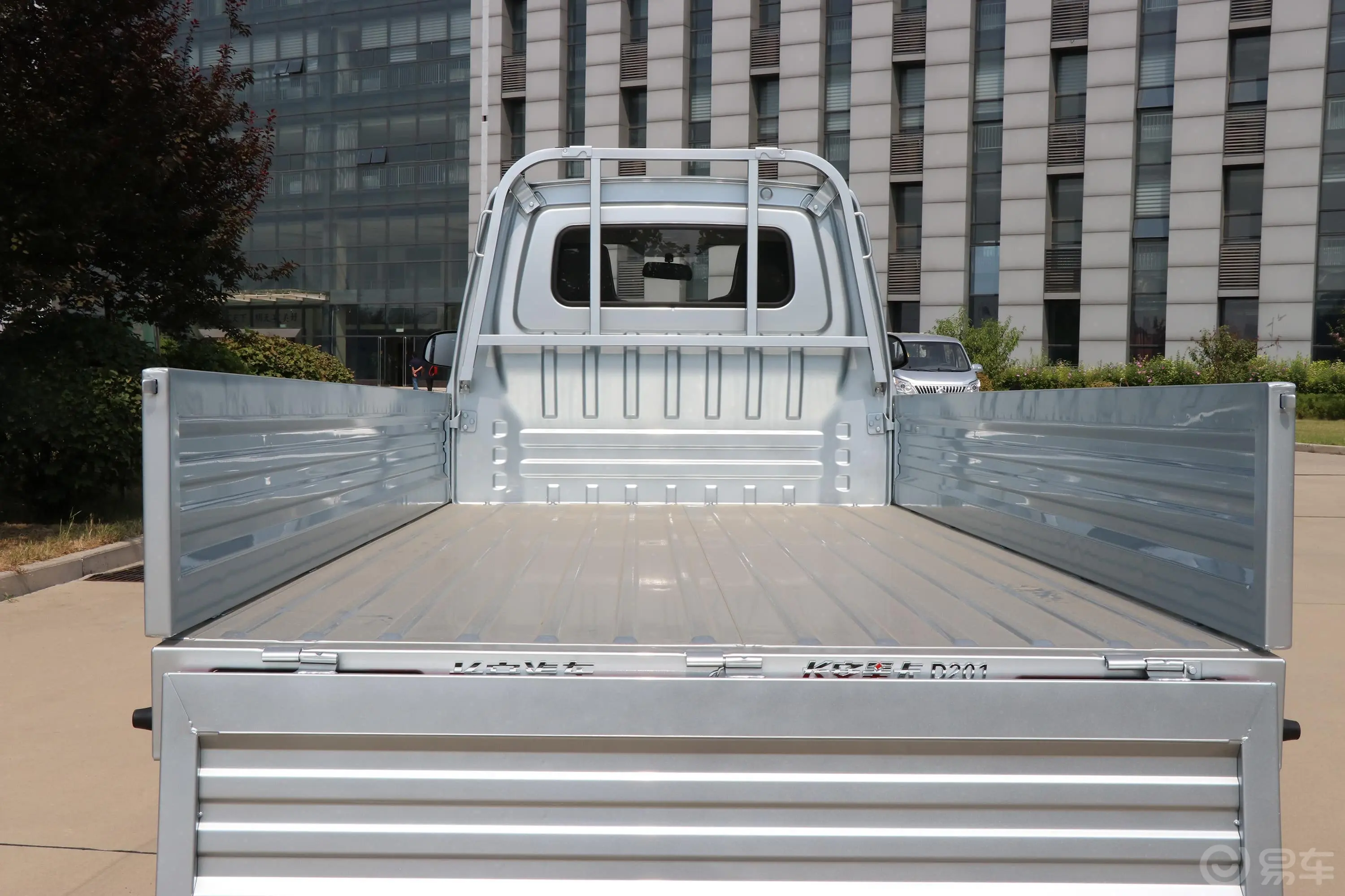 长安星卡L系列1.5L 手动 单排 货车标准型 额载1355kg 国V后排腿部空间