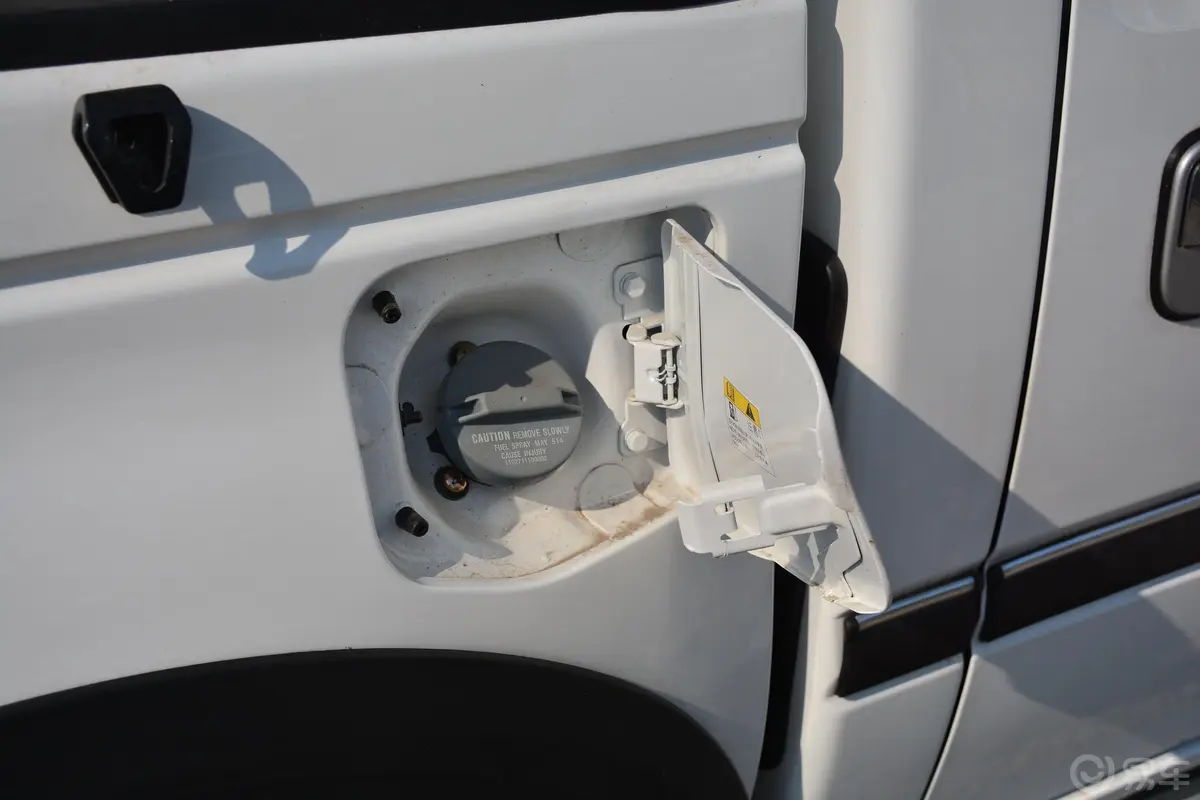 萨普征服者 标箱 2.4L 手动 两驱 舒适版 汽油油箱盖