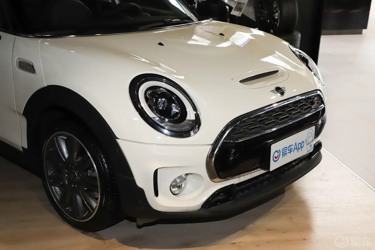 MINI CLUBMAN2.0T COOPER S前格栅侧俯拍