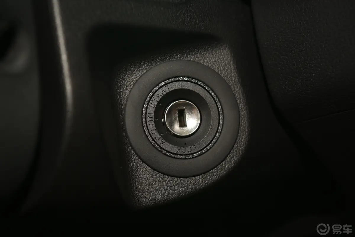 大通T702.0T 手动 两驱 标厢高底盘 舒享版钥匙孔或一键启动按键