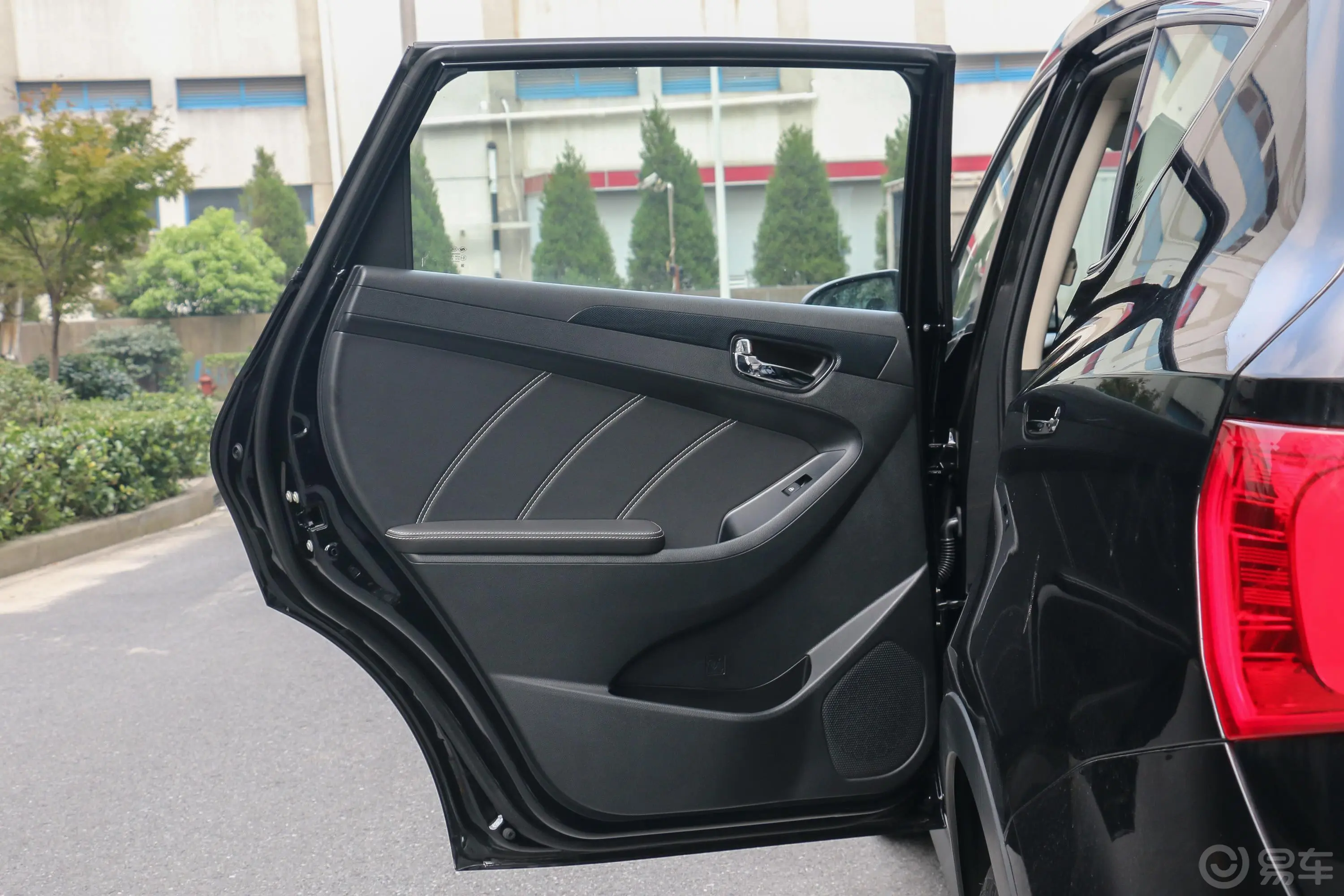 风光580改款 1.8L 手动 舒适型驾驶员侧后车门