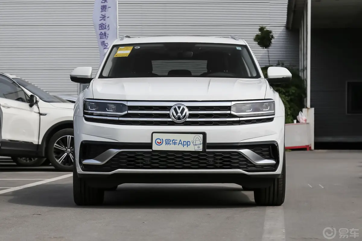 途昂X330TSI 两驱 尊崇豪华版正前水平