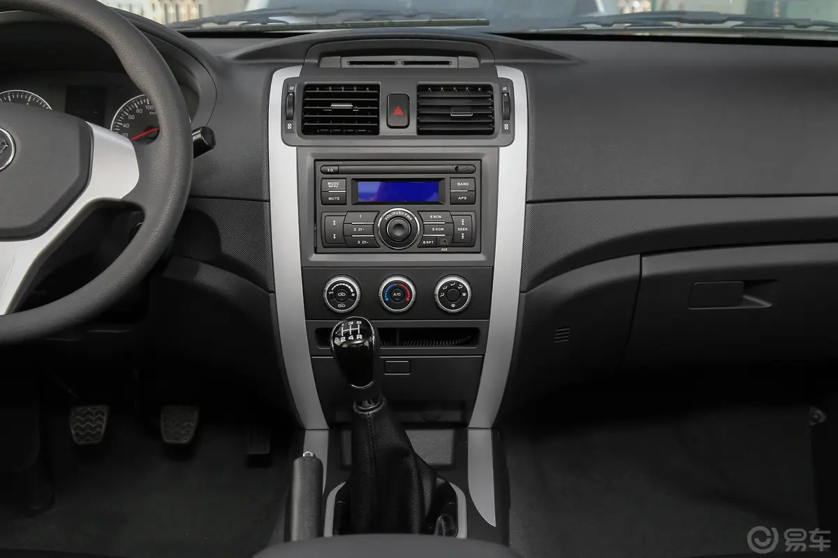 拓陆者E32.4L 手动 两驱 标箱 舒适版 汽油中控台整体