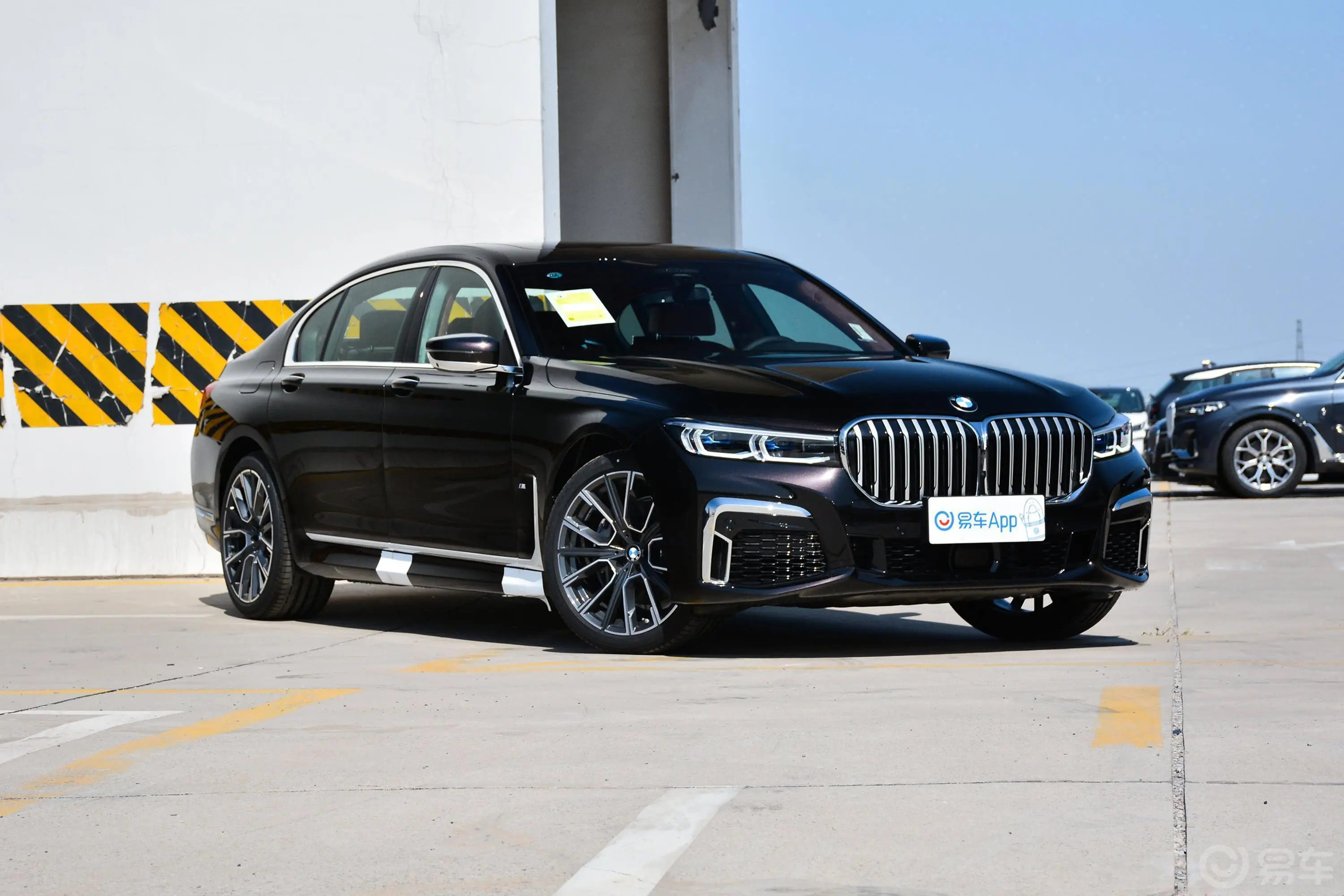 宝马7系740Li xDrive 行政型 M运动套装外观