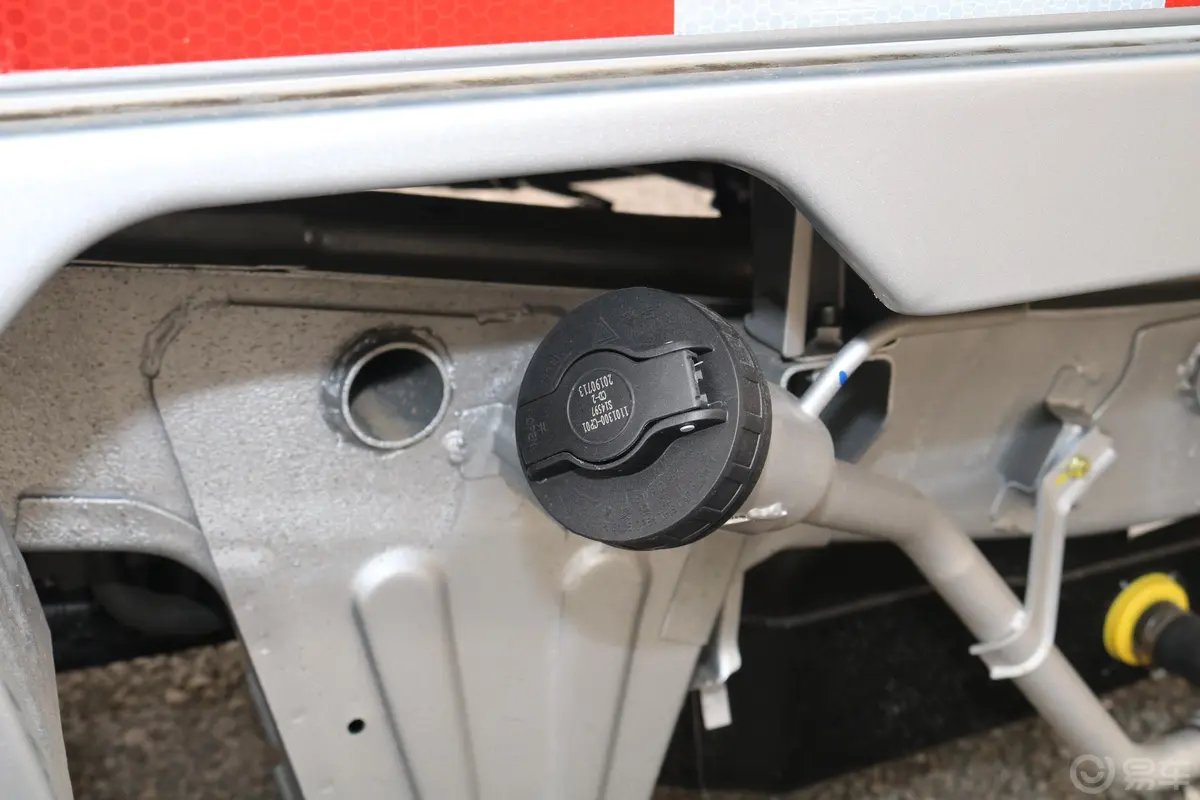 长安星卡1.5L 单排 仓栅车标准版油箱盖