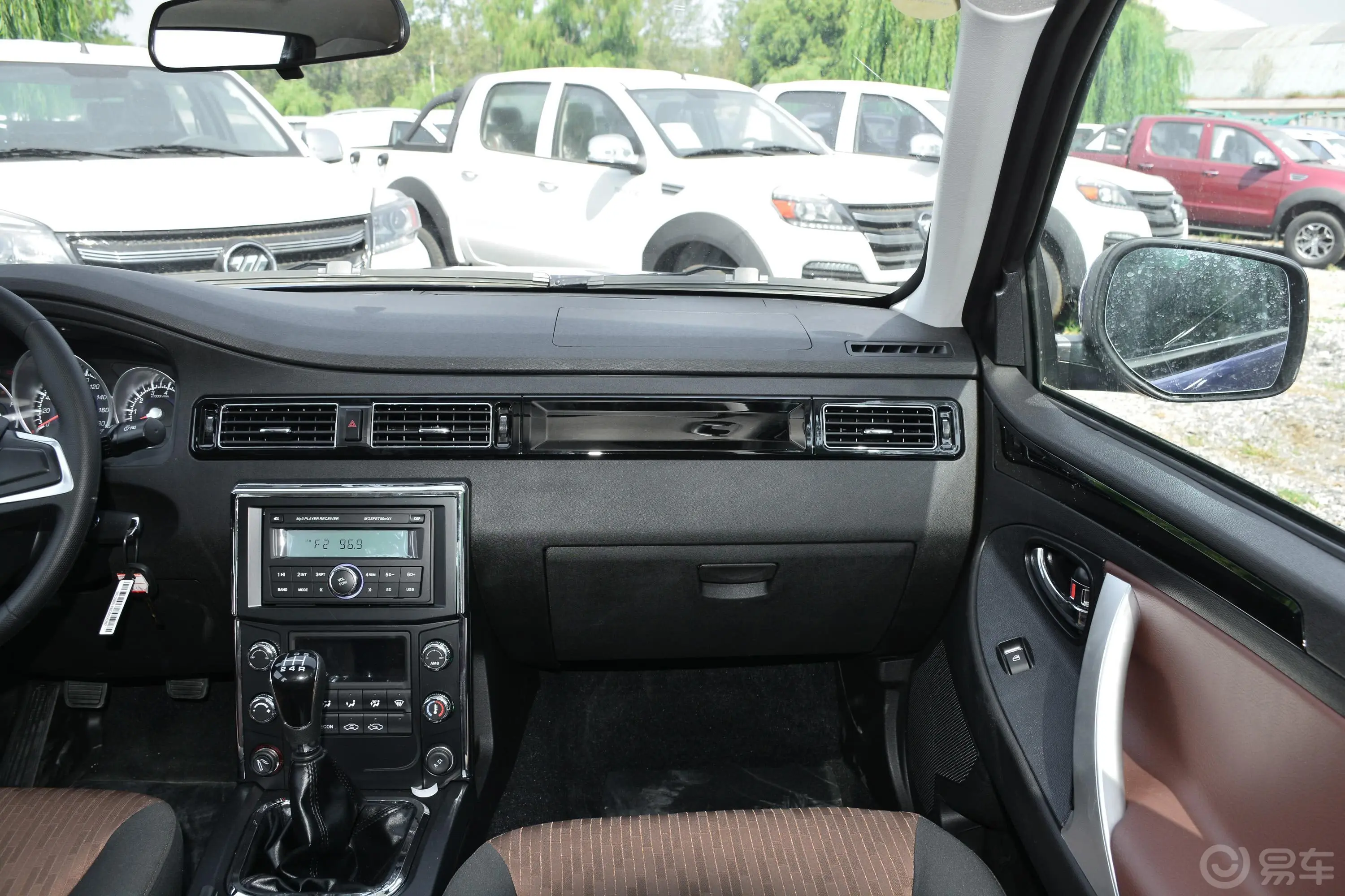 骐铃T5PLUS 2.2L 两驱 舒适版 标准轴距副驾驶位区域