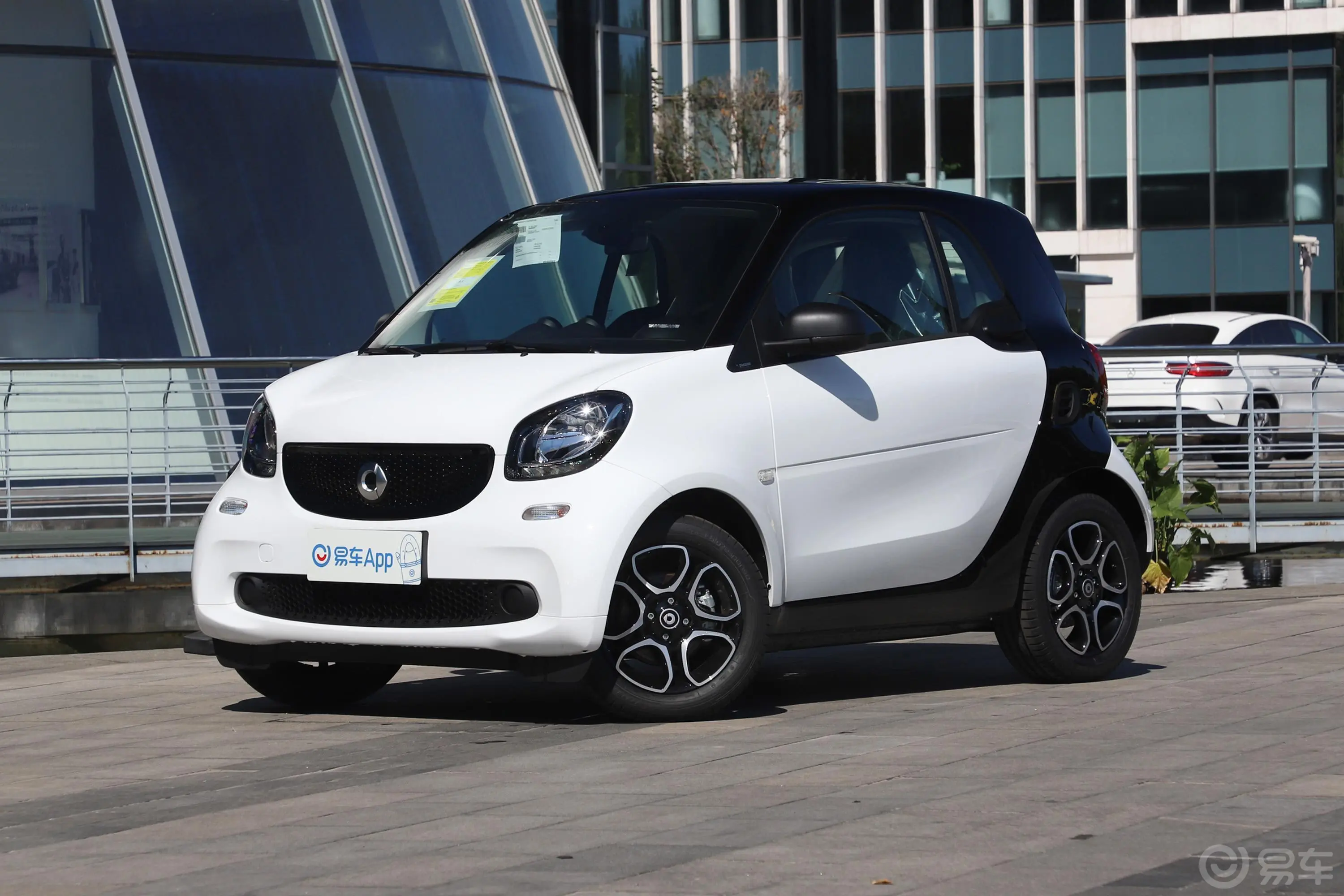 smart fortwo0.9T 66千瓦硬顶风擎版 国VI外观