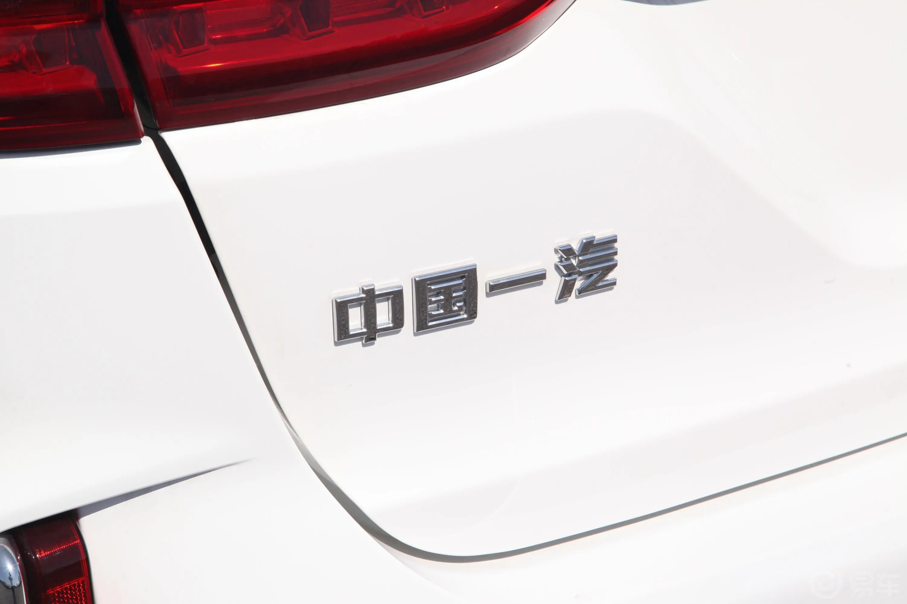 奔腾T331.6L 手动 互联智酷型 国VI外观