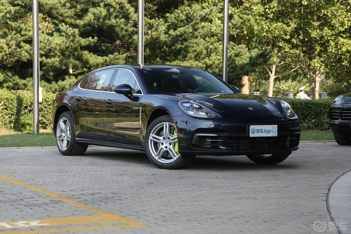 Panamera E-HybridPanamera 4 E-Hybrid 行政加长版 2.9T外观