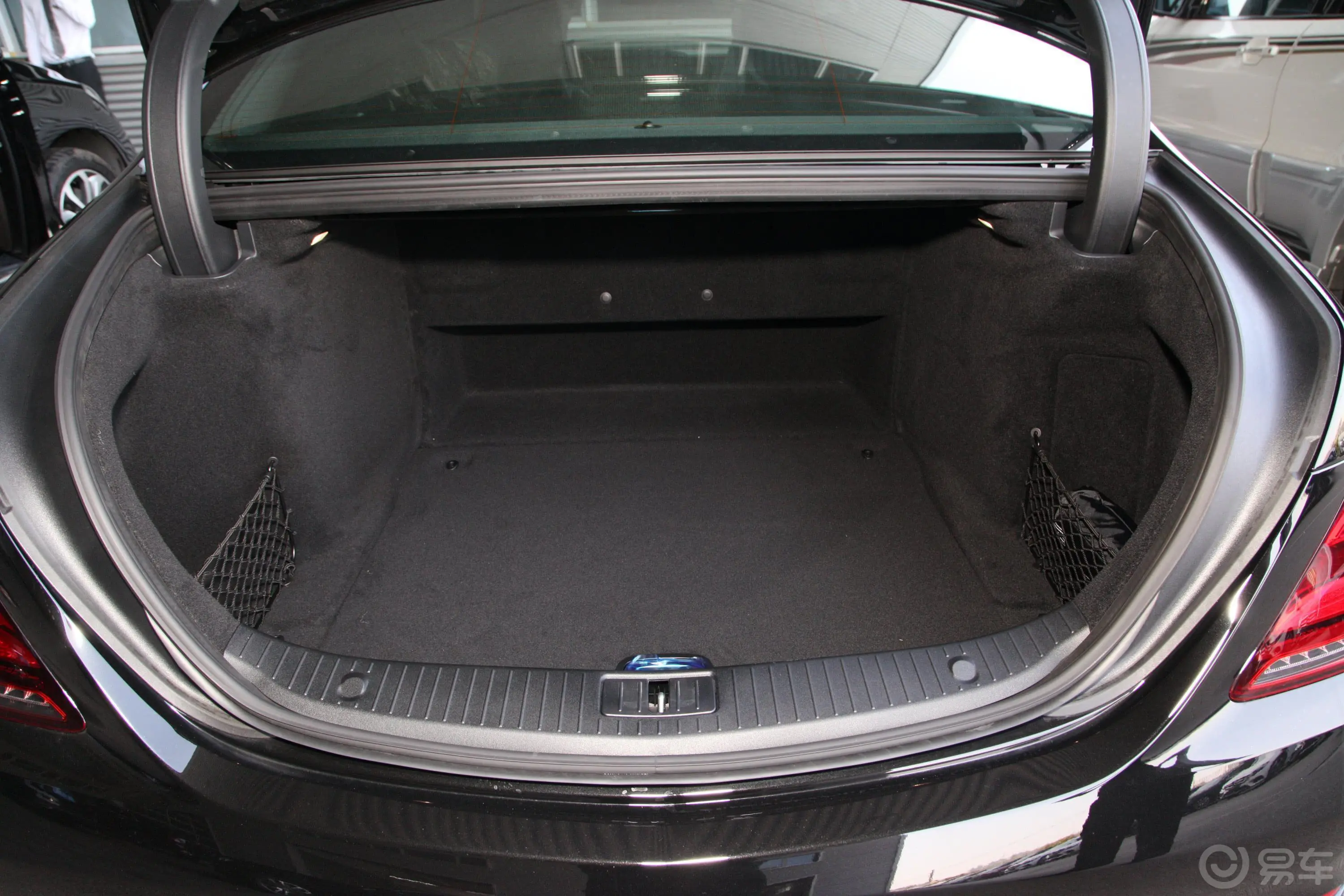 奔驰S级S 350 L 豪华型 臻藏版后备厢空间特写