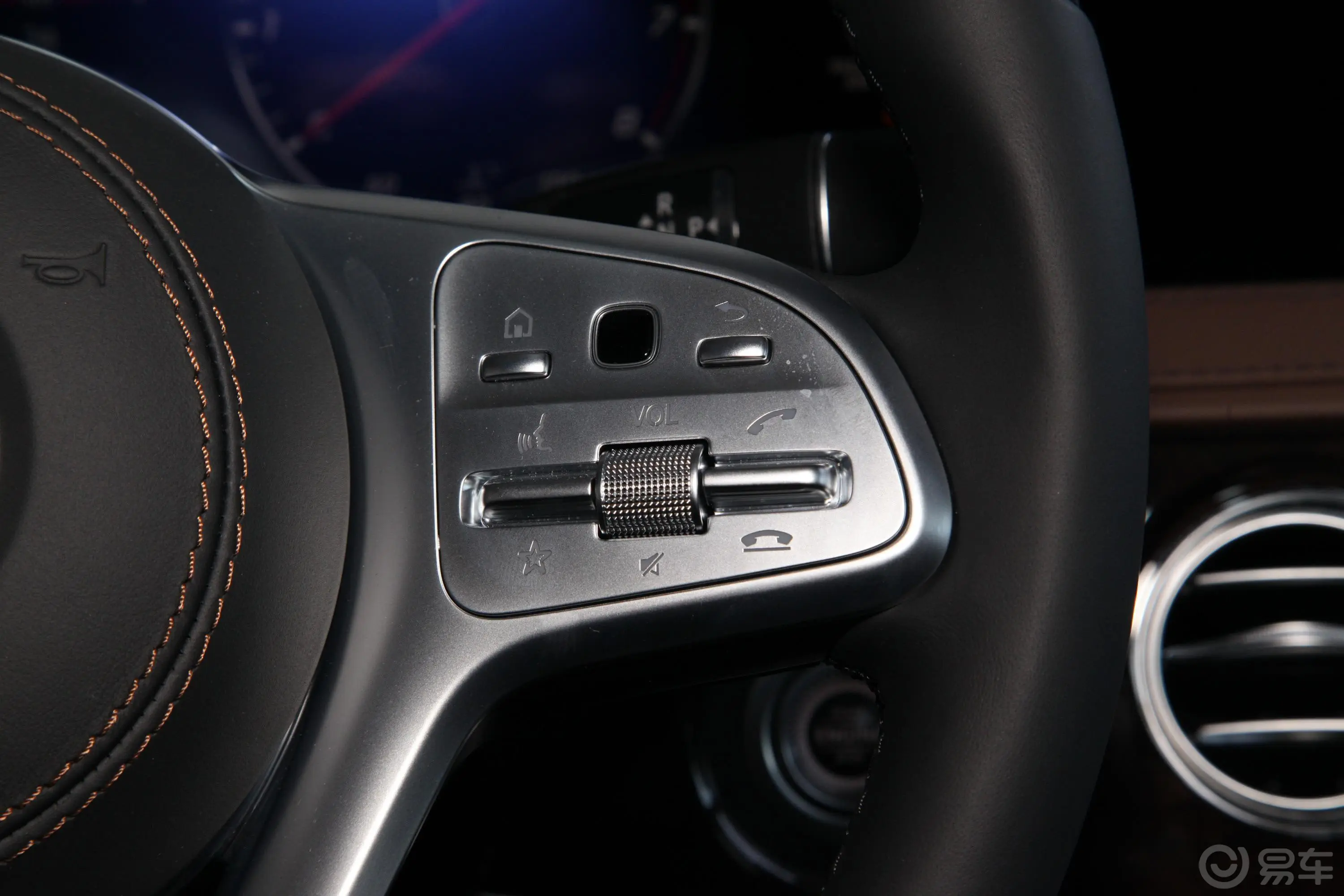 奔驰S级S 350 L 豪华型 臻藏版右侧方向盘功能按键
