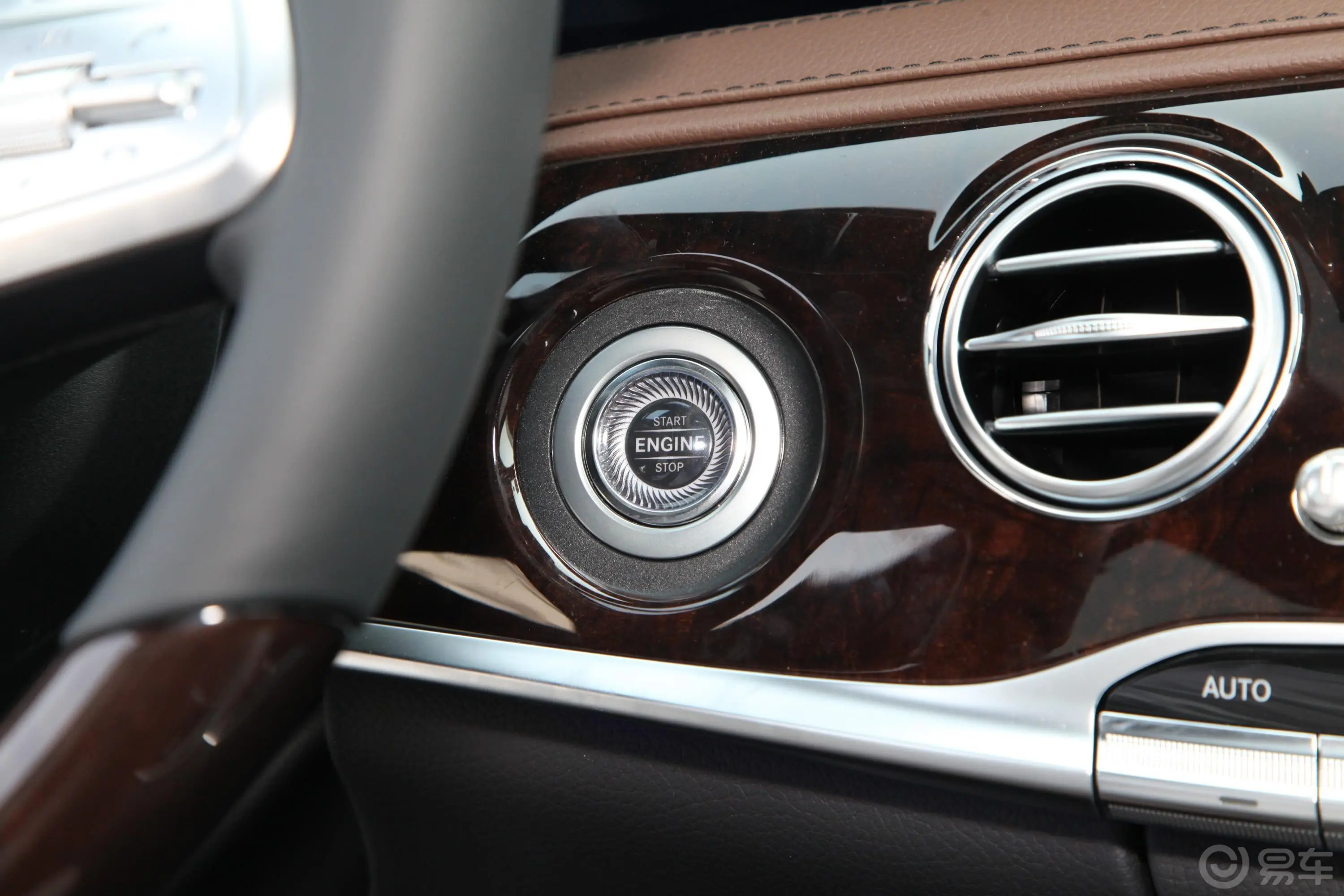 奔驰S级S 350 L 尊贵型 臻藏版钥匙孔或一键启动按键