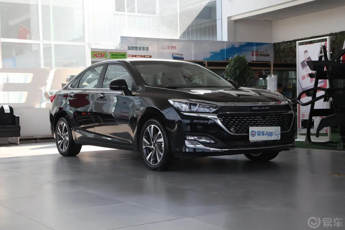 北京U71.5T CVT 精英版 国VI侧前45度车头向右水平